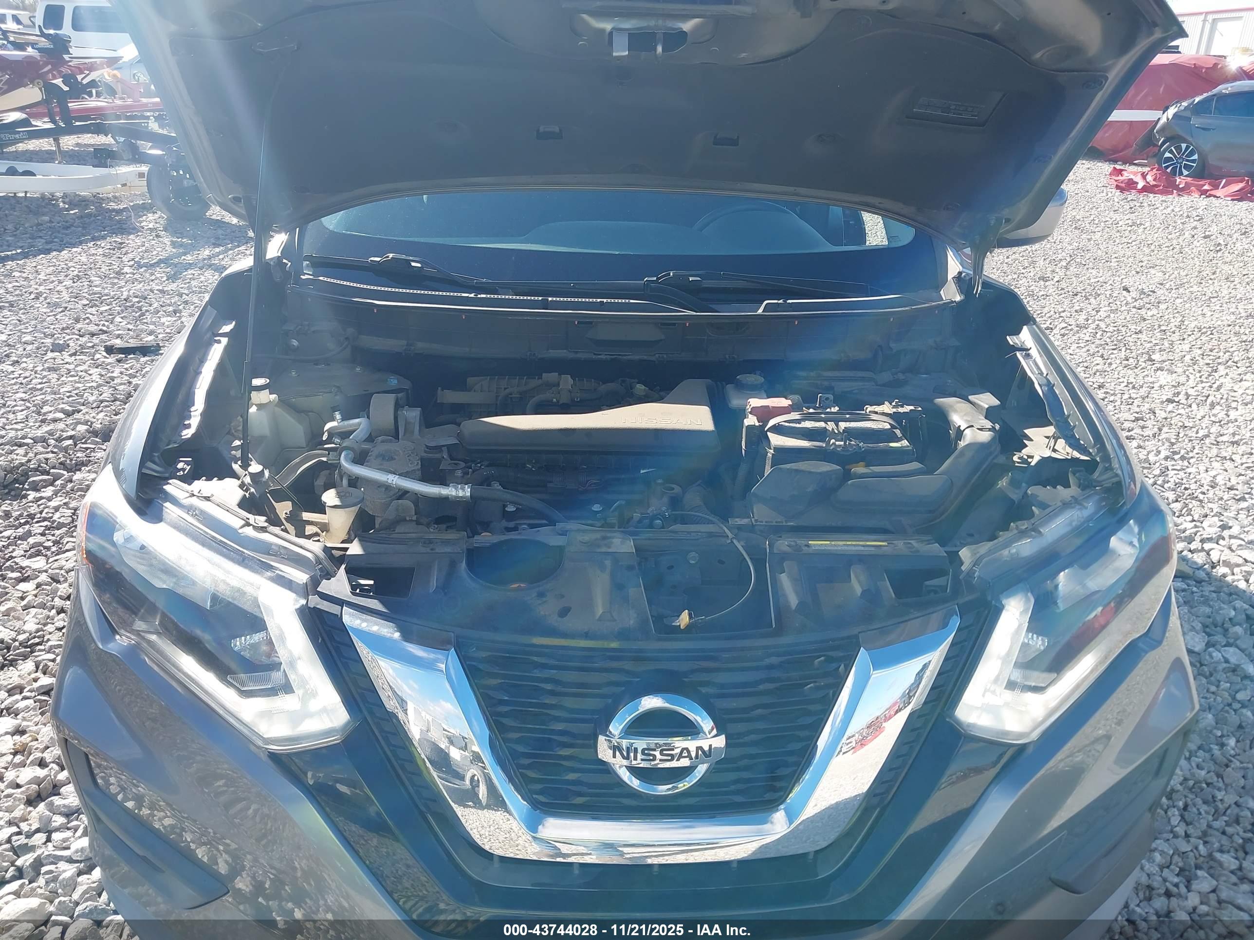 NISSAN ROGUE image 10