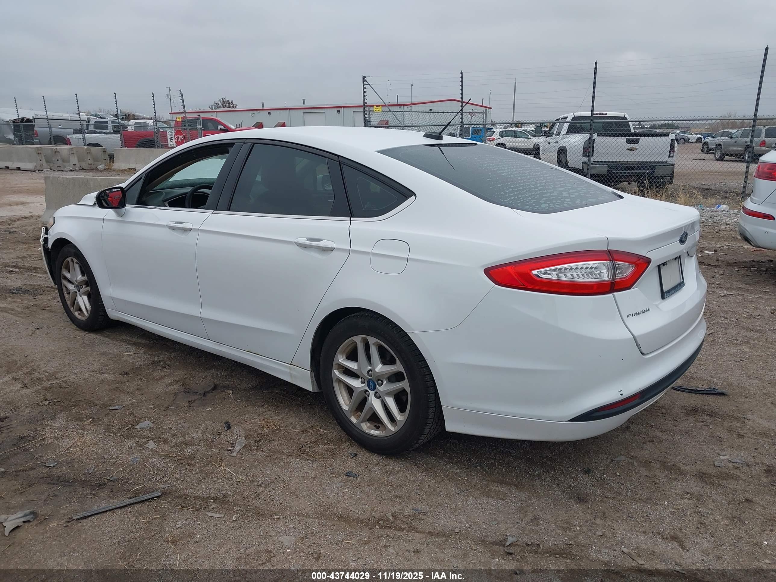 FORD FUSION image 3