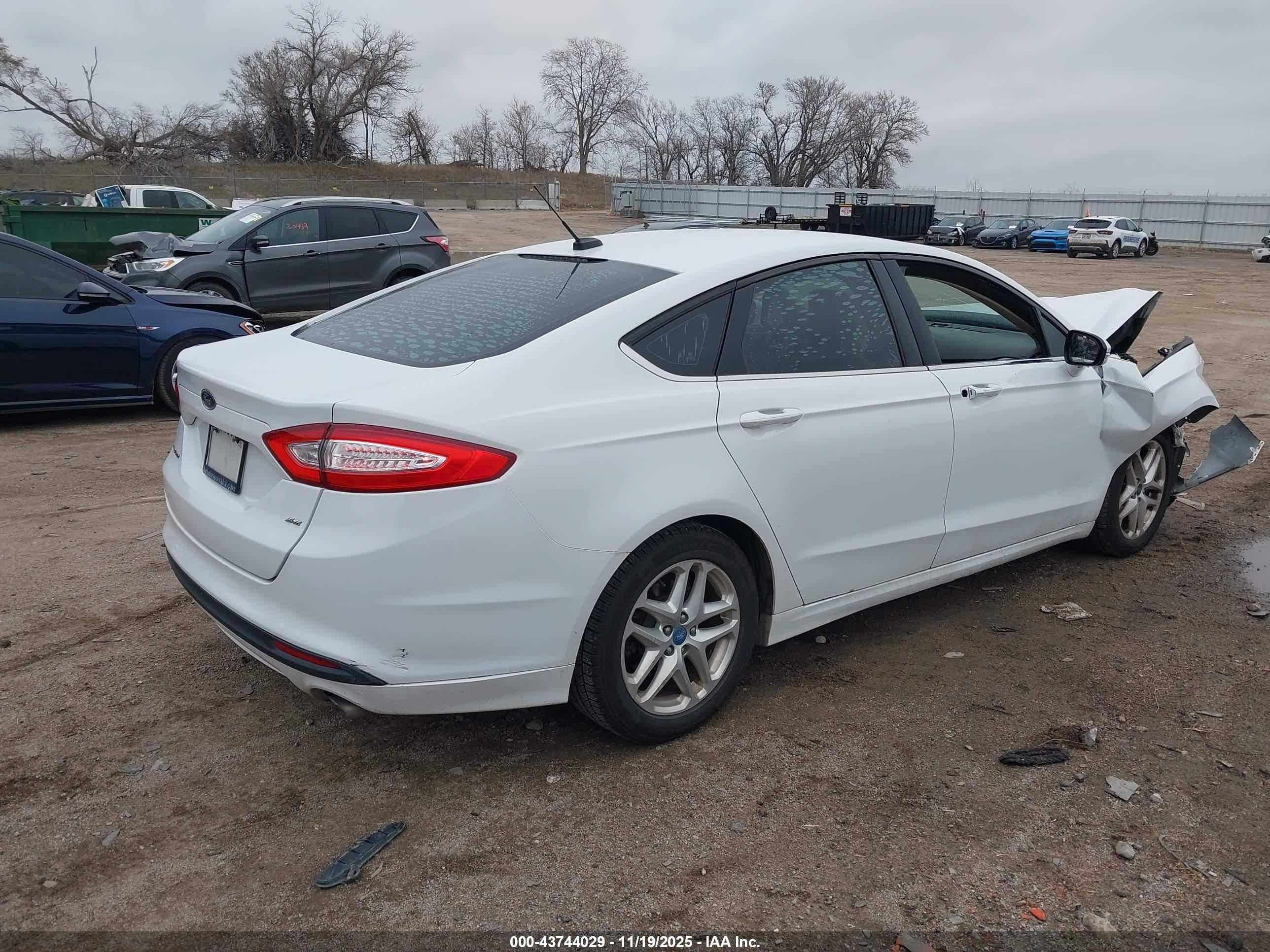 FORD FUSION image 4