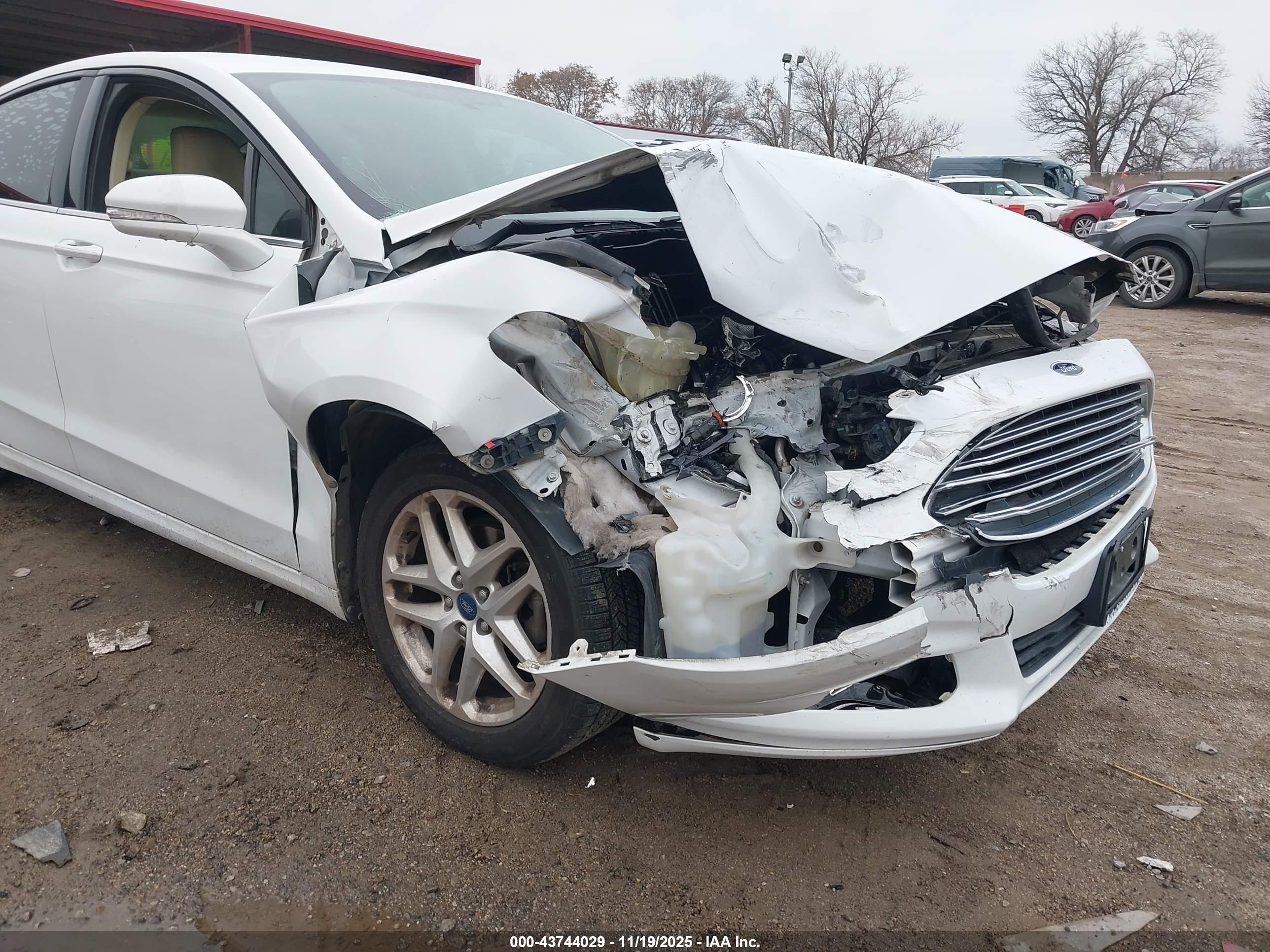 FORD FUSION image 6