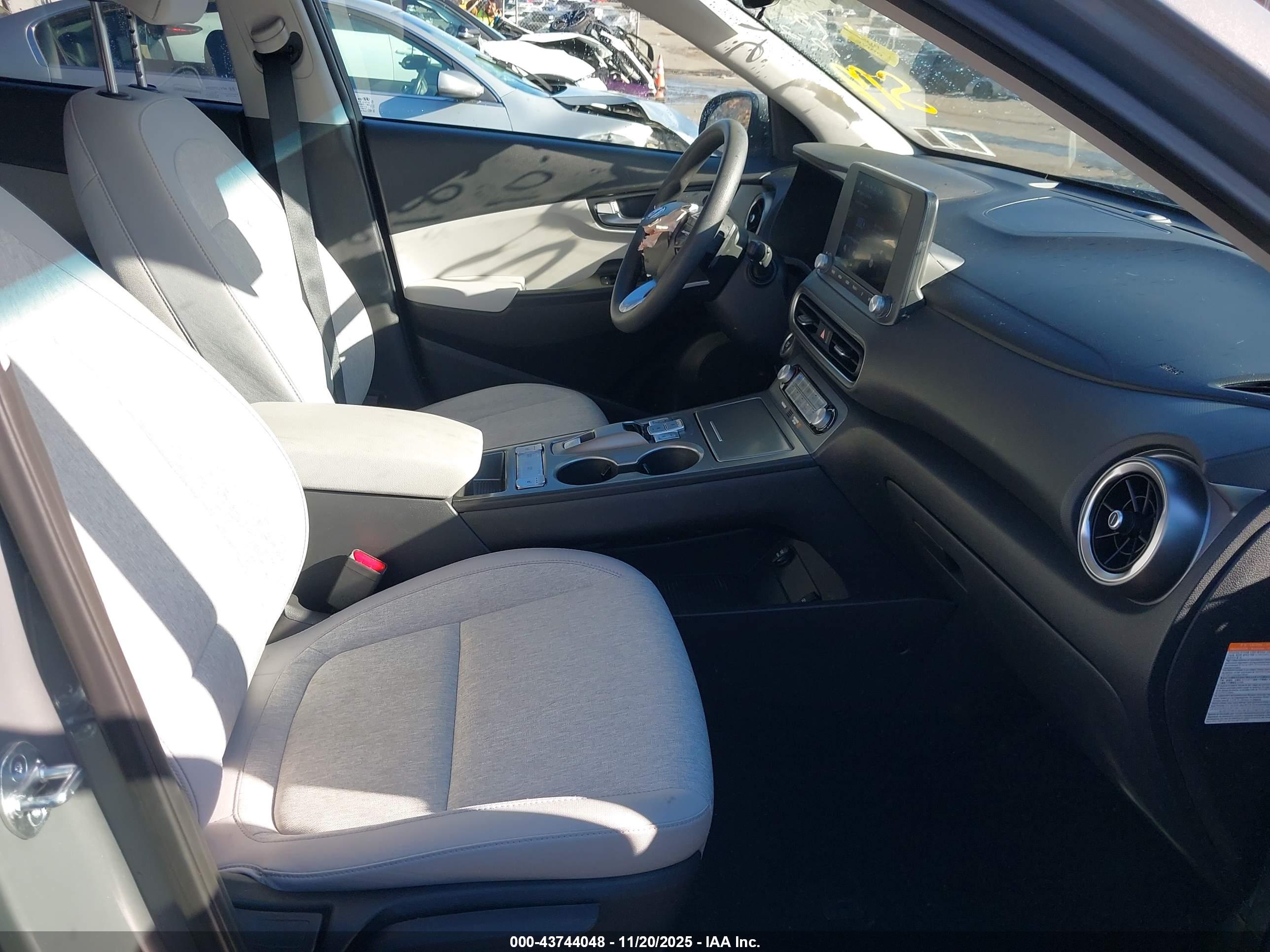 HYUNDAI KONA image 5