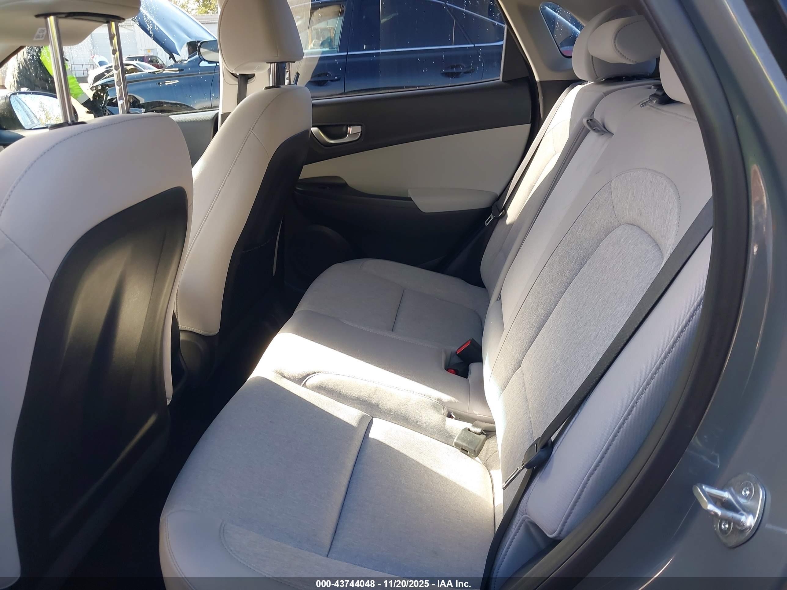 HYUNDAI KONA image 8