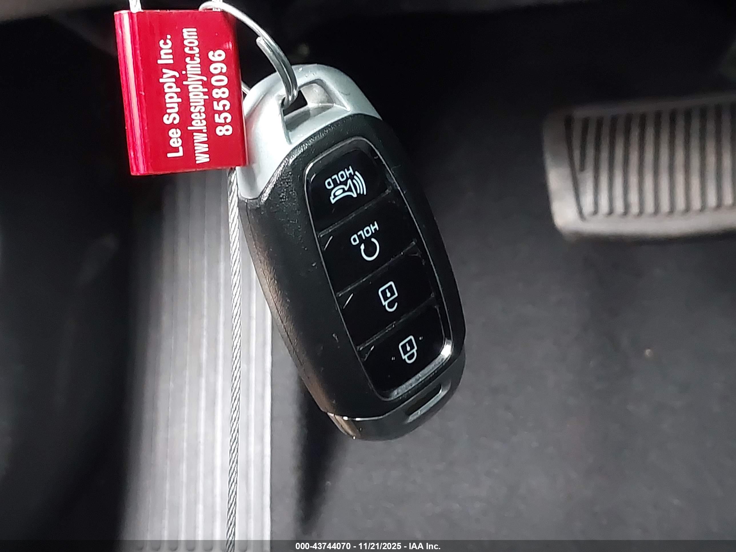 HYUNDAI KONA image 11