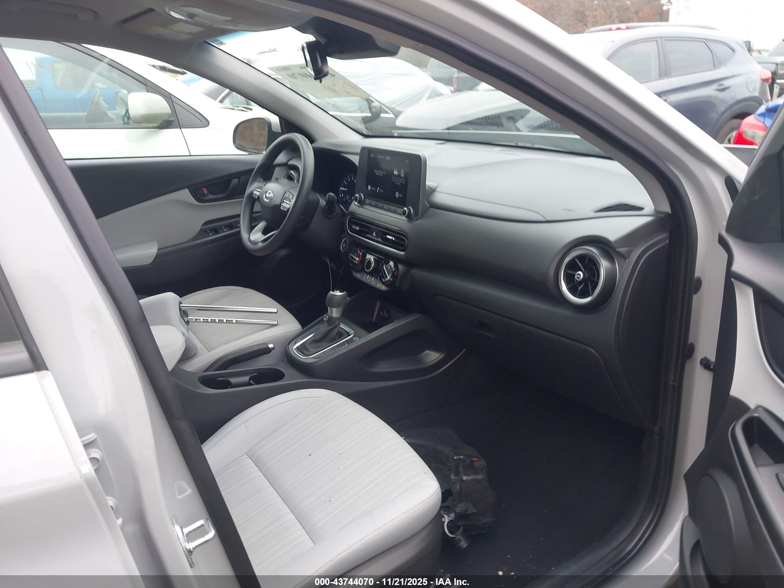 HYUNDAI KONA image 5