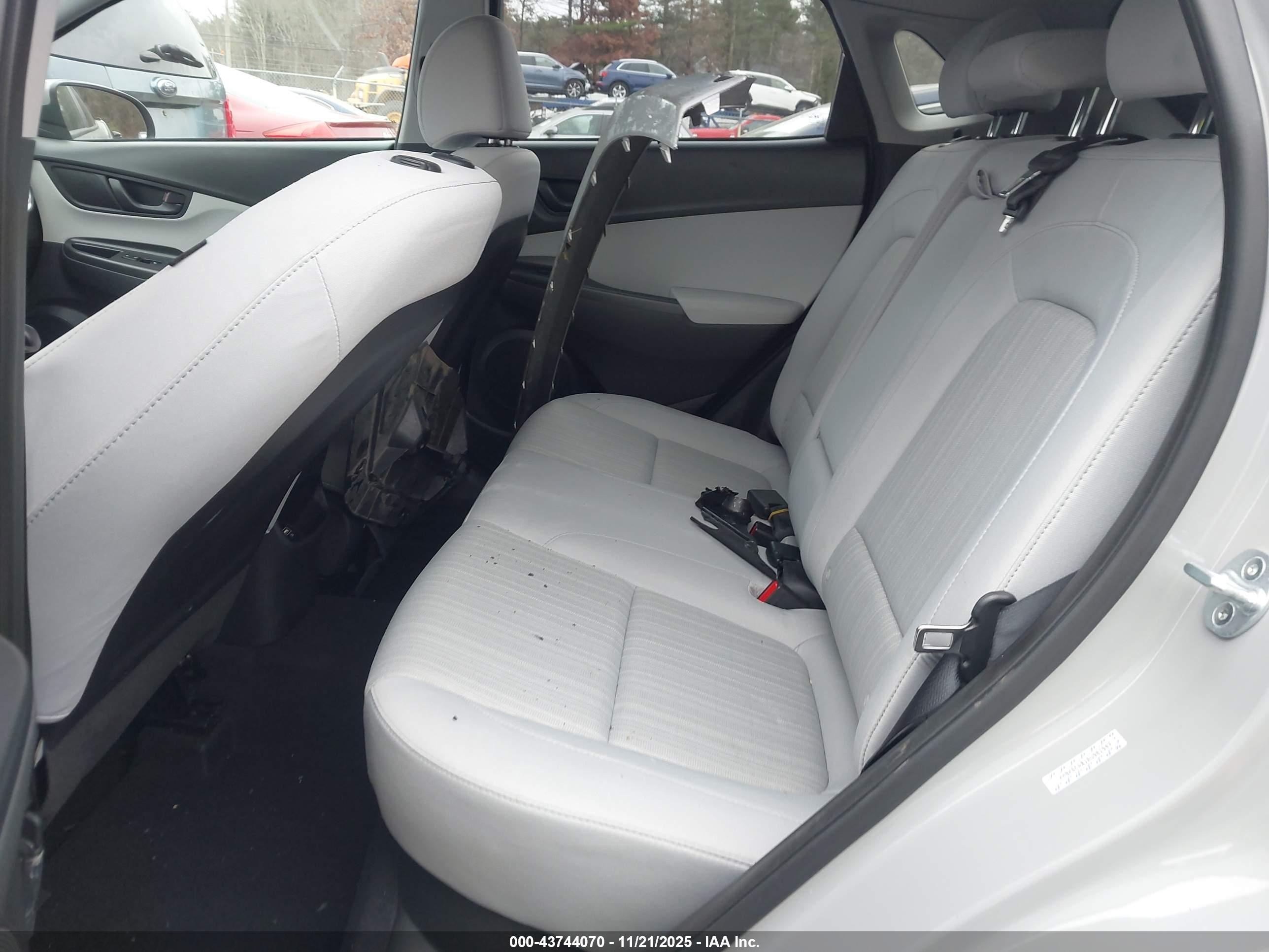 HYUNDAI KONA image 8