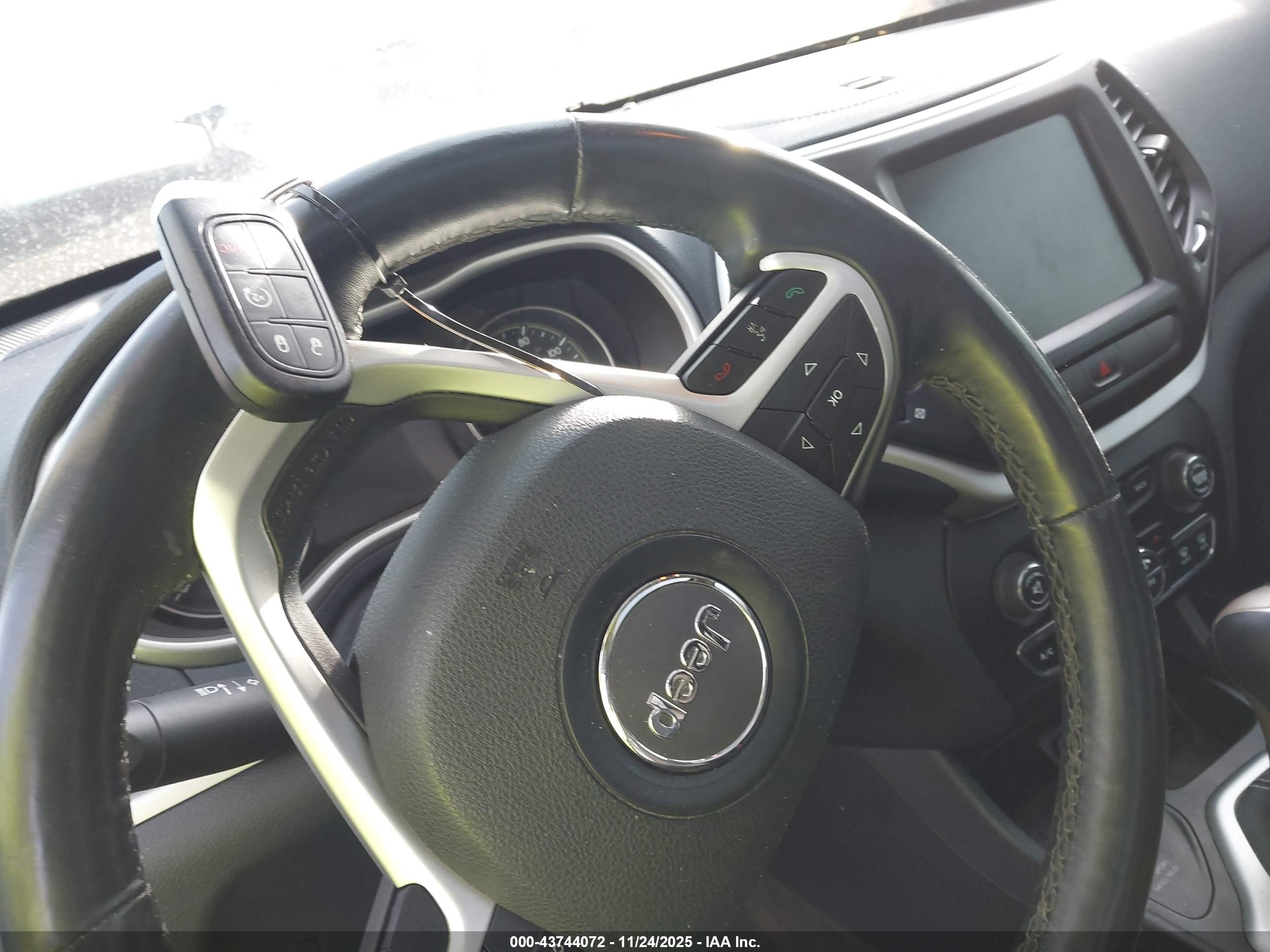 JEEP CHEROKEE image 11