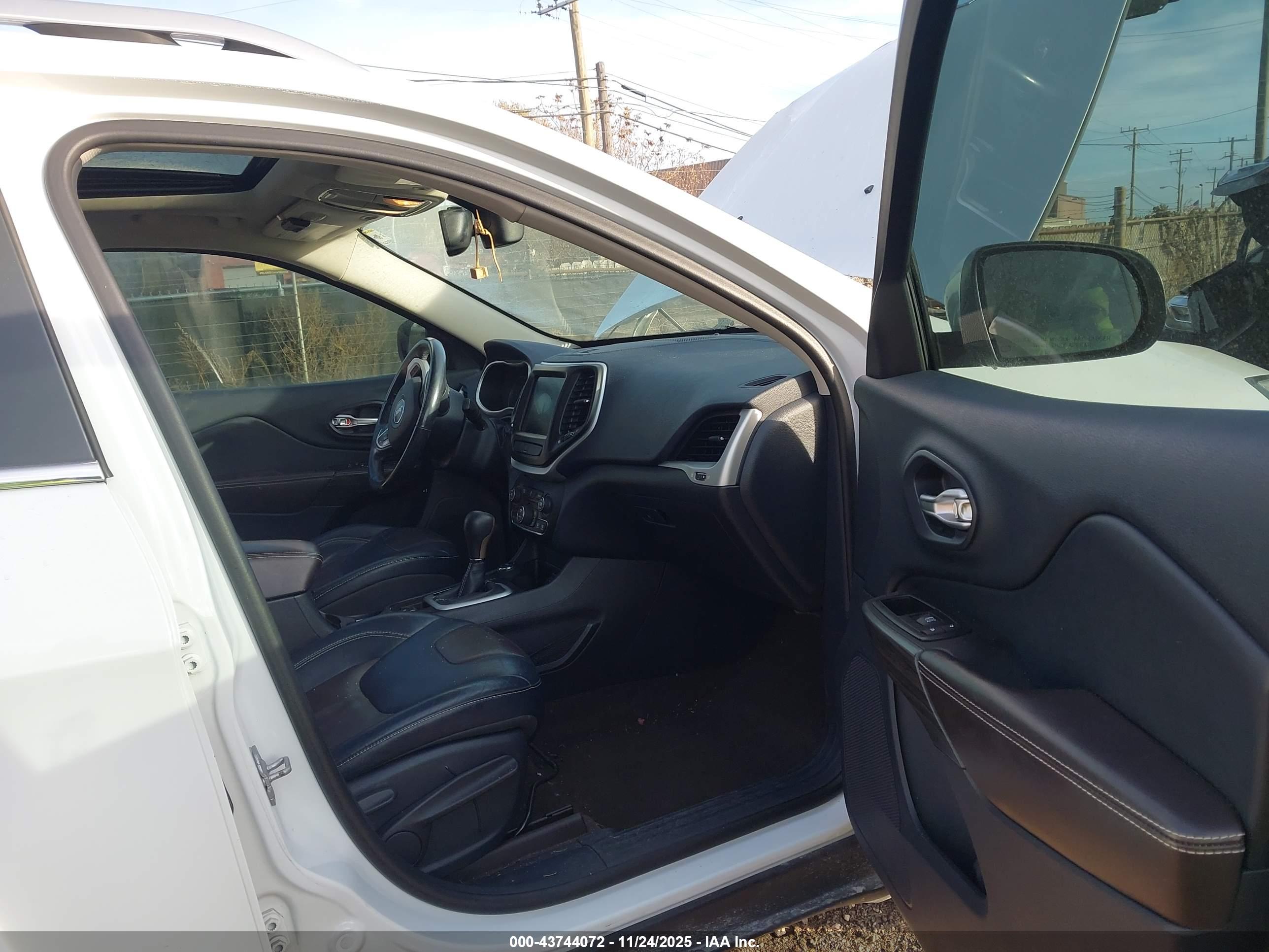 JEEP CHEROKEE image 5