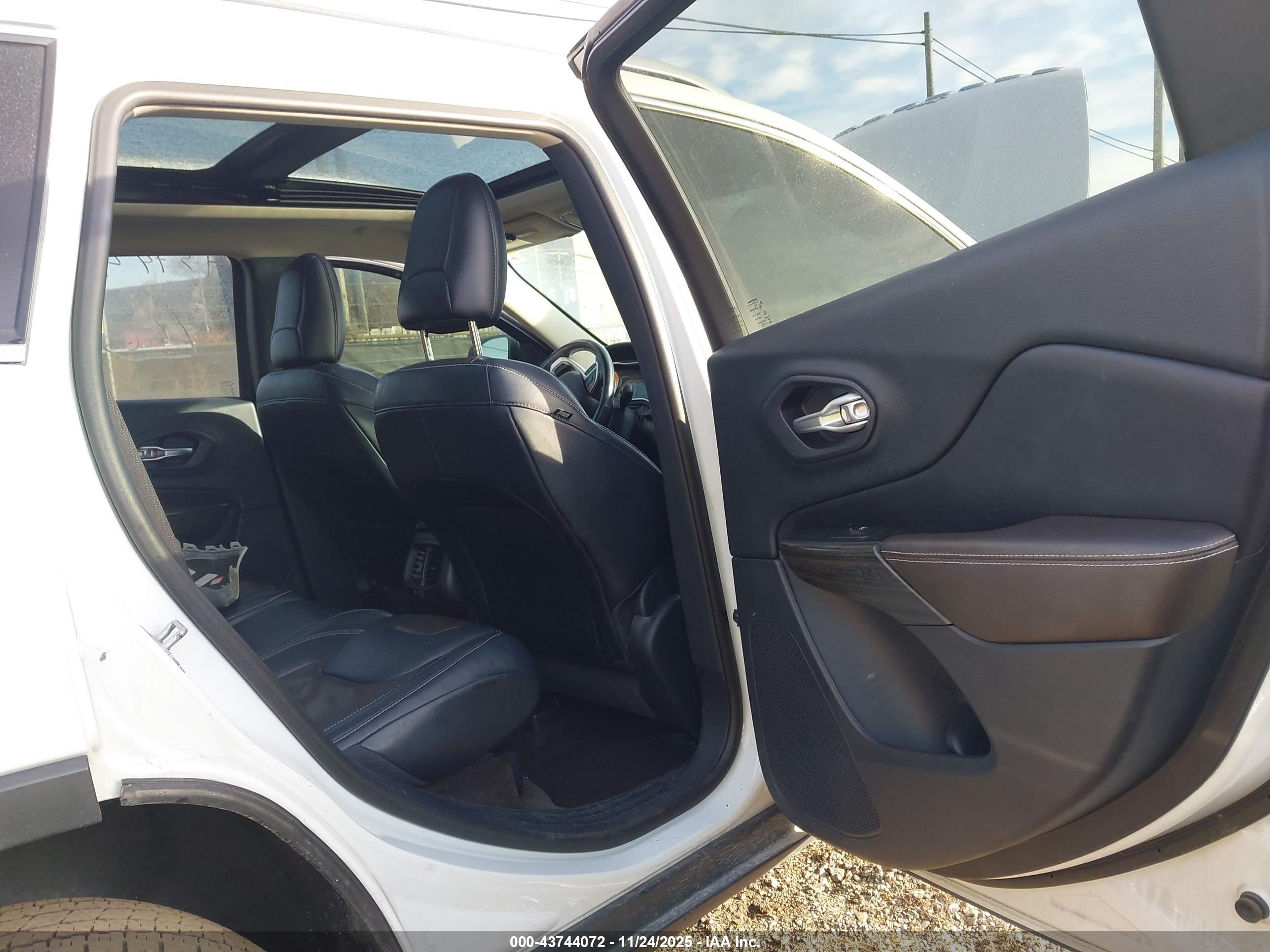 JEEP CHEROKEE image 8