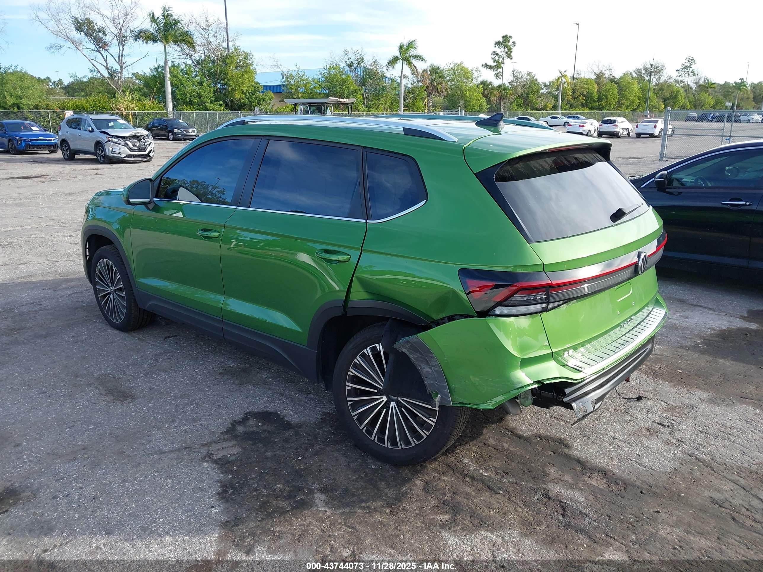 VOLKSWAGEN TAOS image 3
