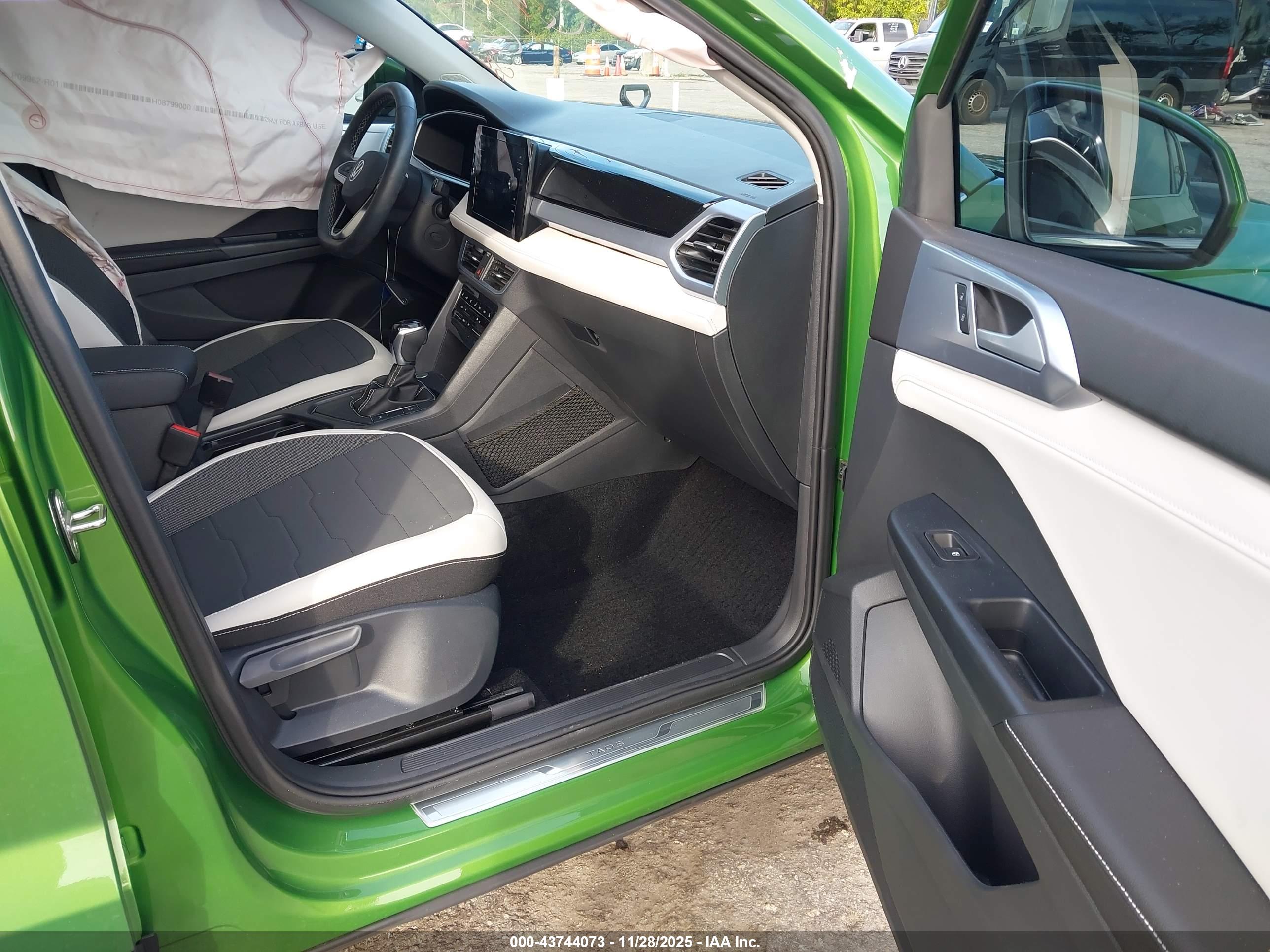 VOLKSWAGEN TAOS image 5