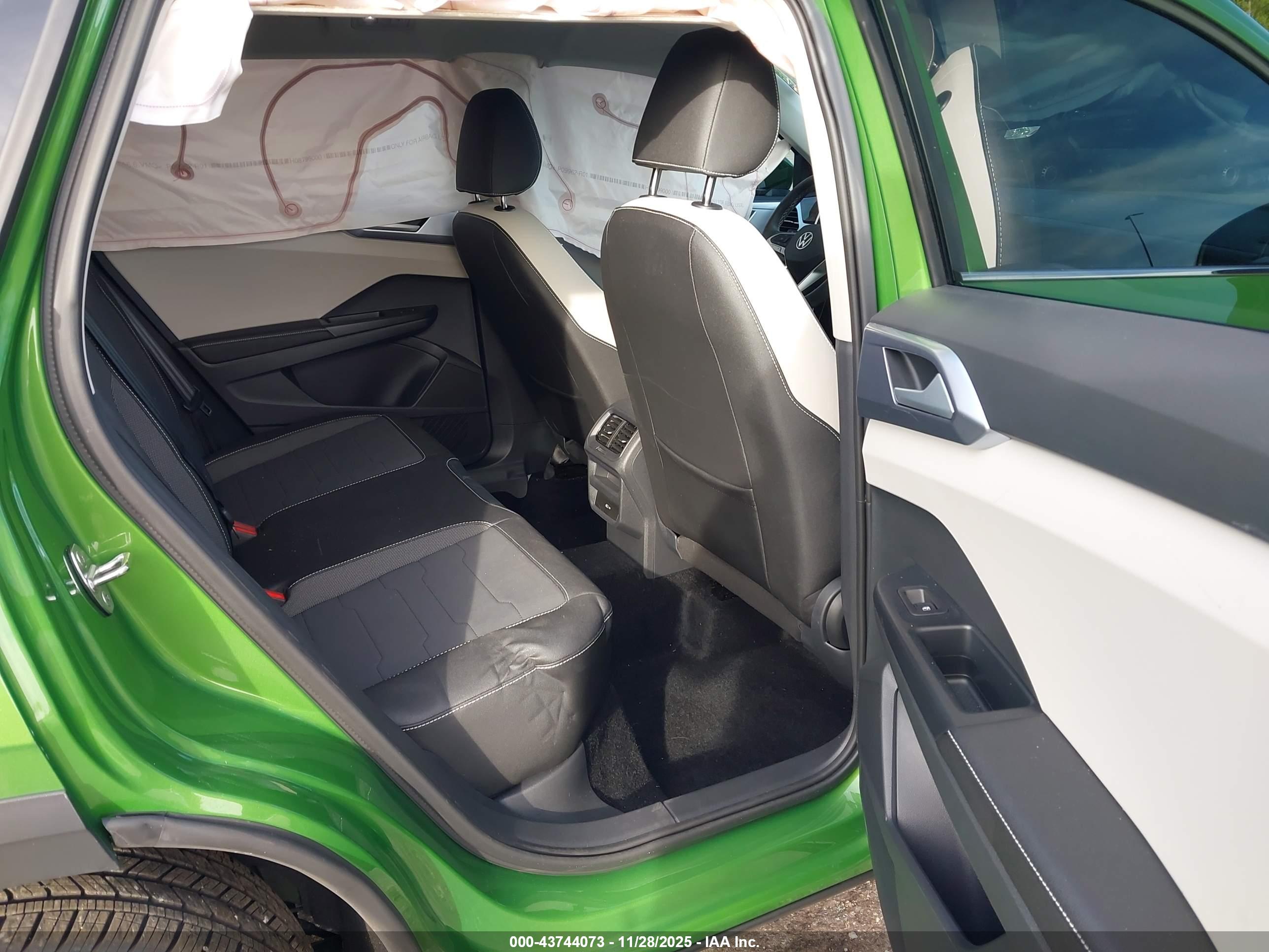 VOLKSWAGEN TAOS image 8