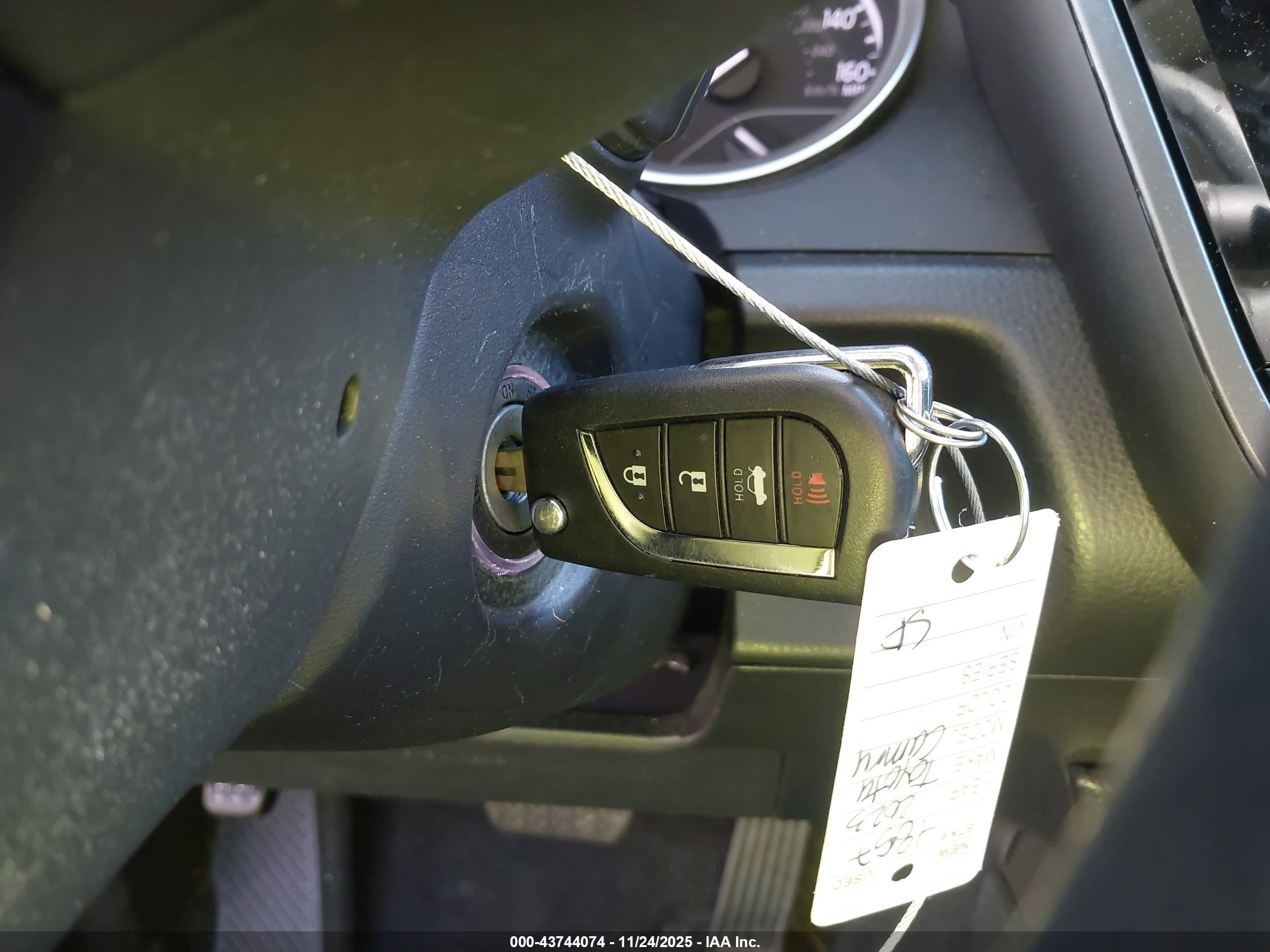 TOYOTA CAMRY image 11