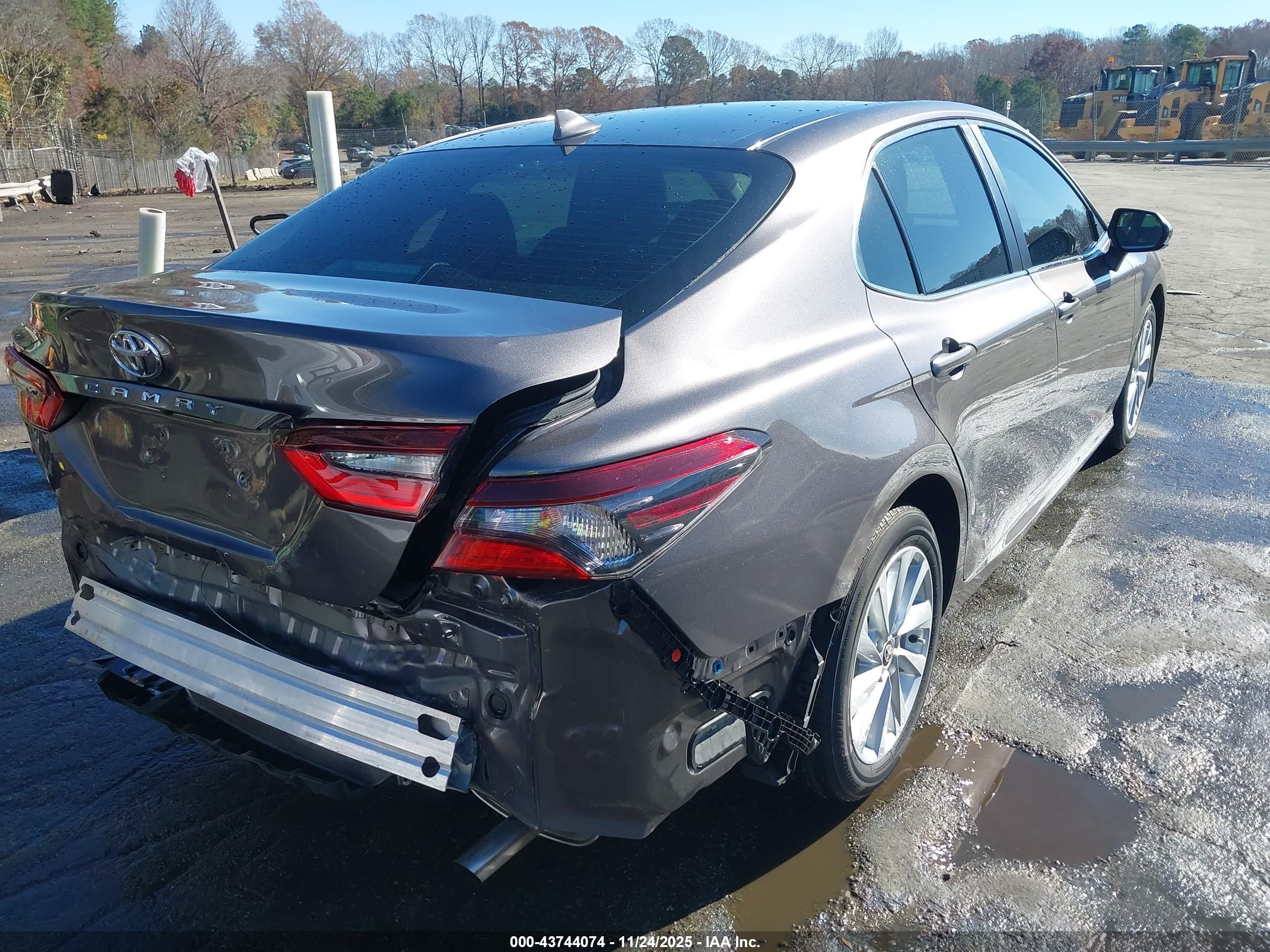 TOYOTA CAMRY image 4