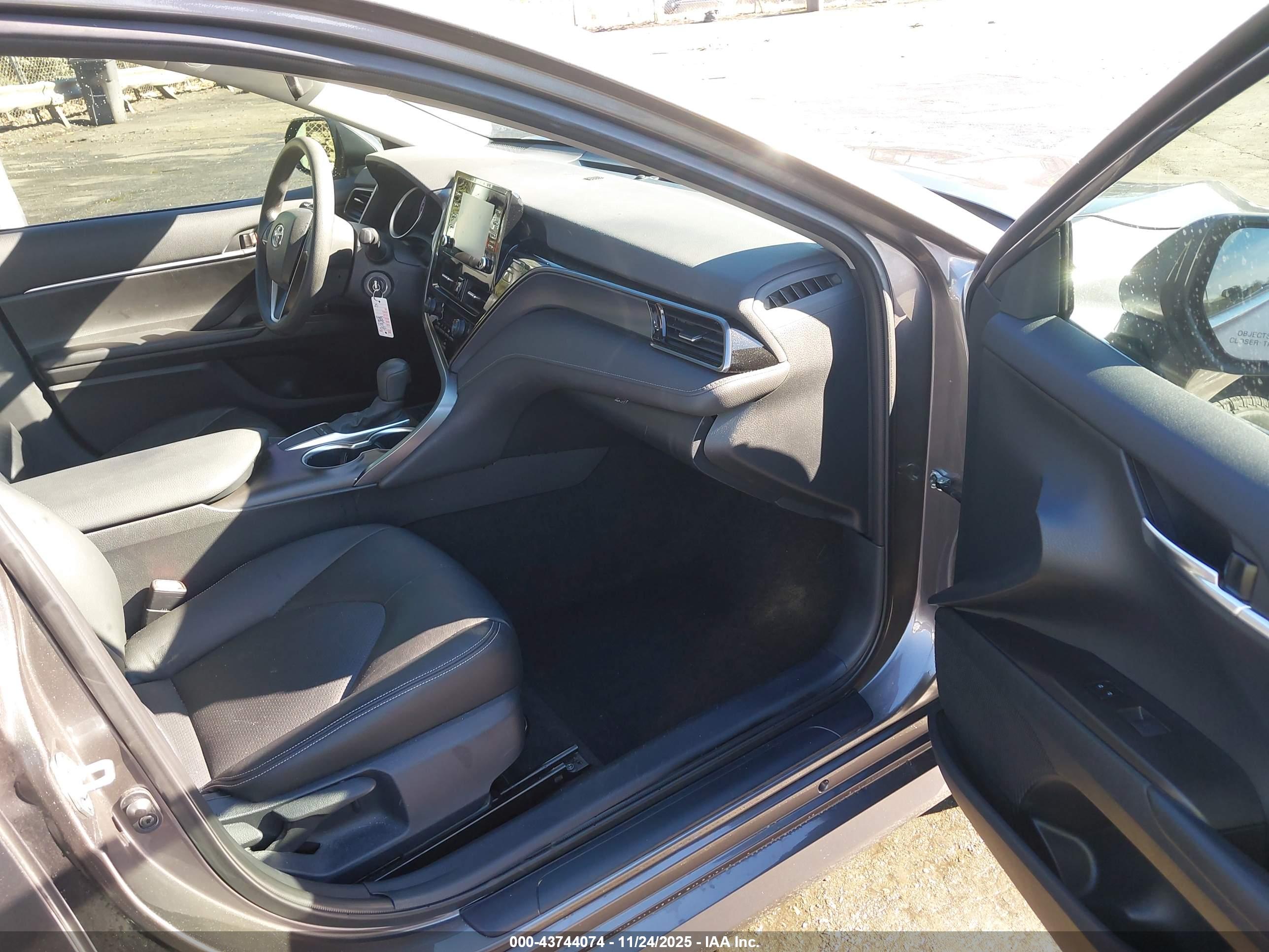 TOYOTA CAMRY image 5