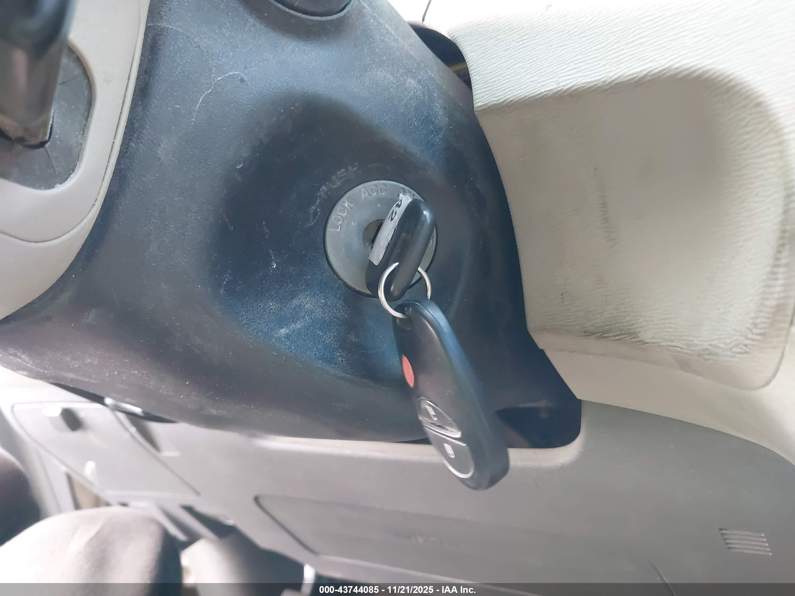 TOYOTA SIENNA image 11