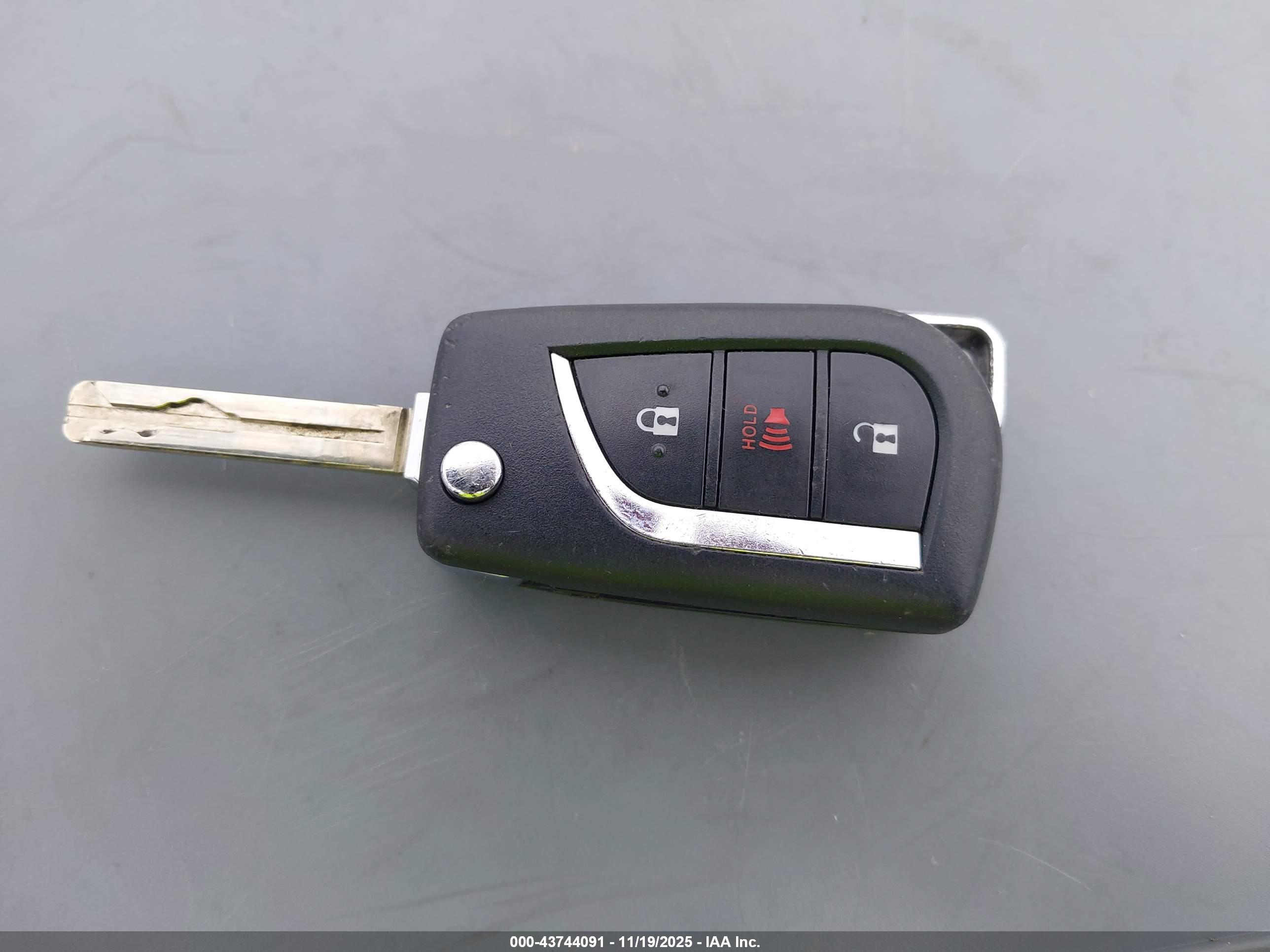 TOYOTA RAV4 image 11