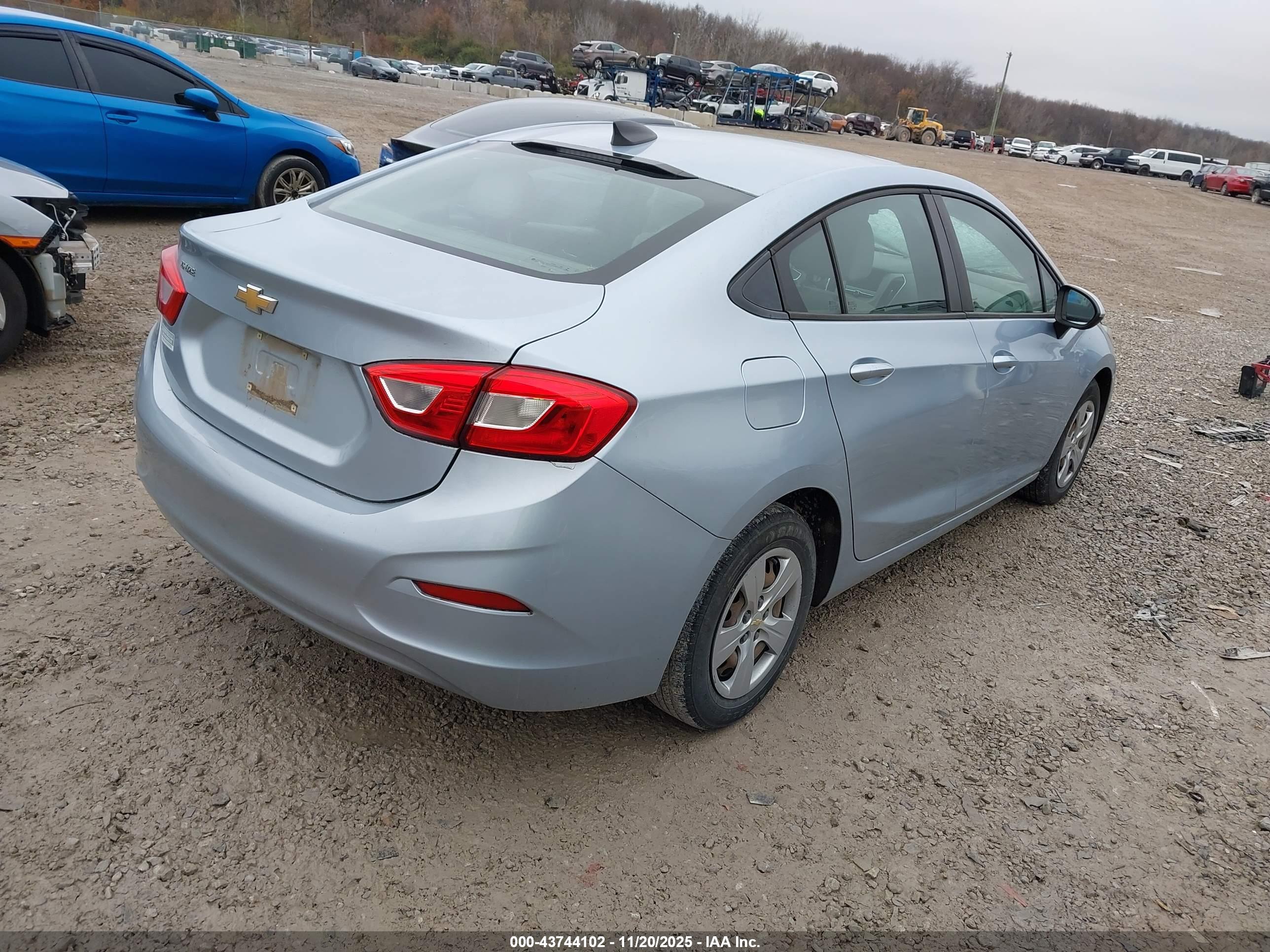 CHEVROLET CRUZE image 4