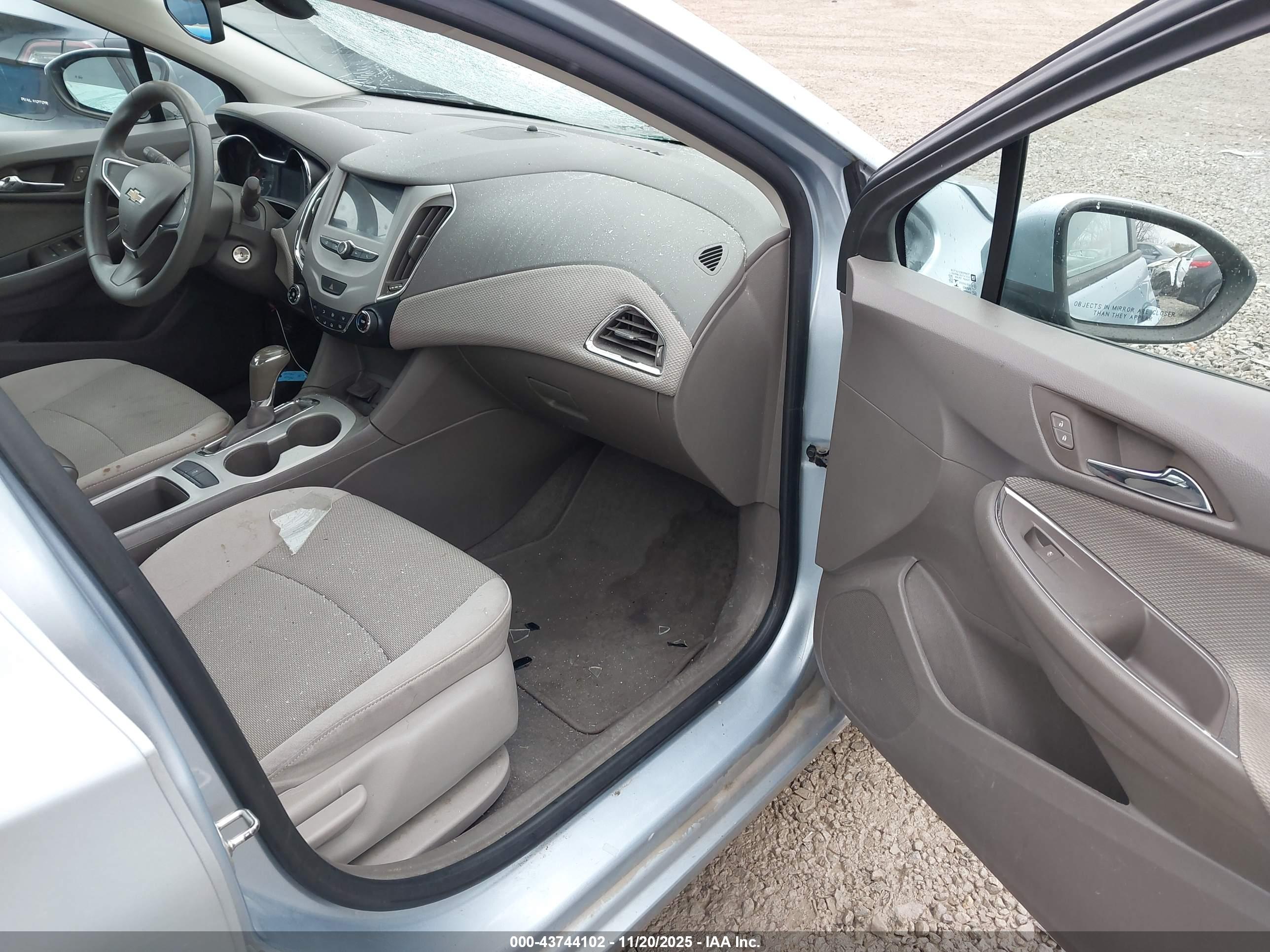 CHEVROLET CRUZE image 5