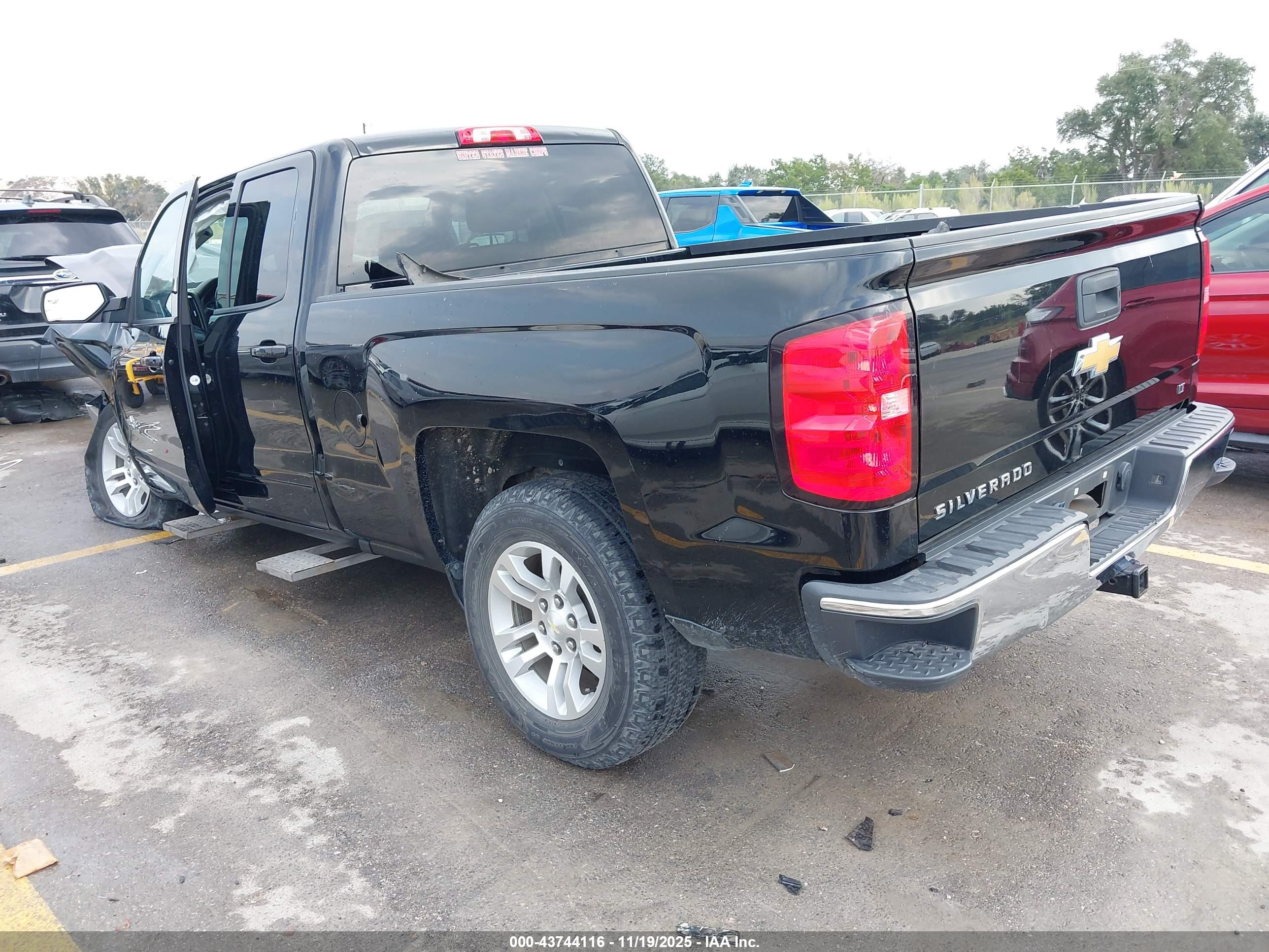 CHEVROLET SILVERADO image 3
