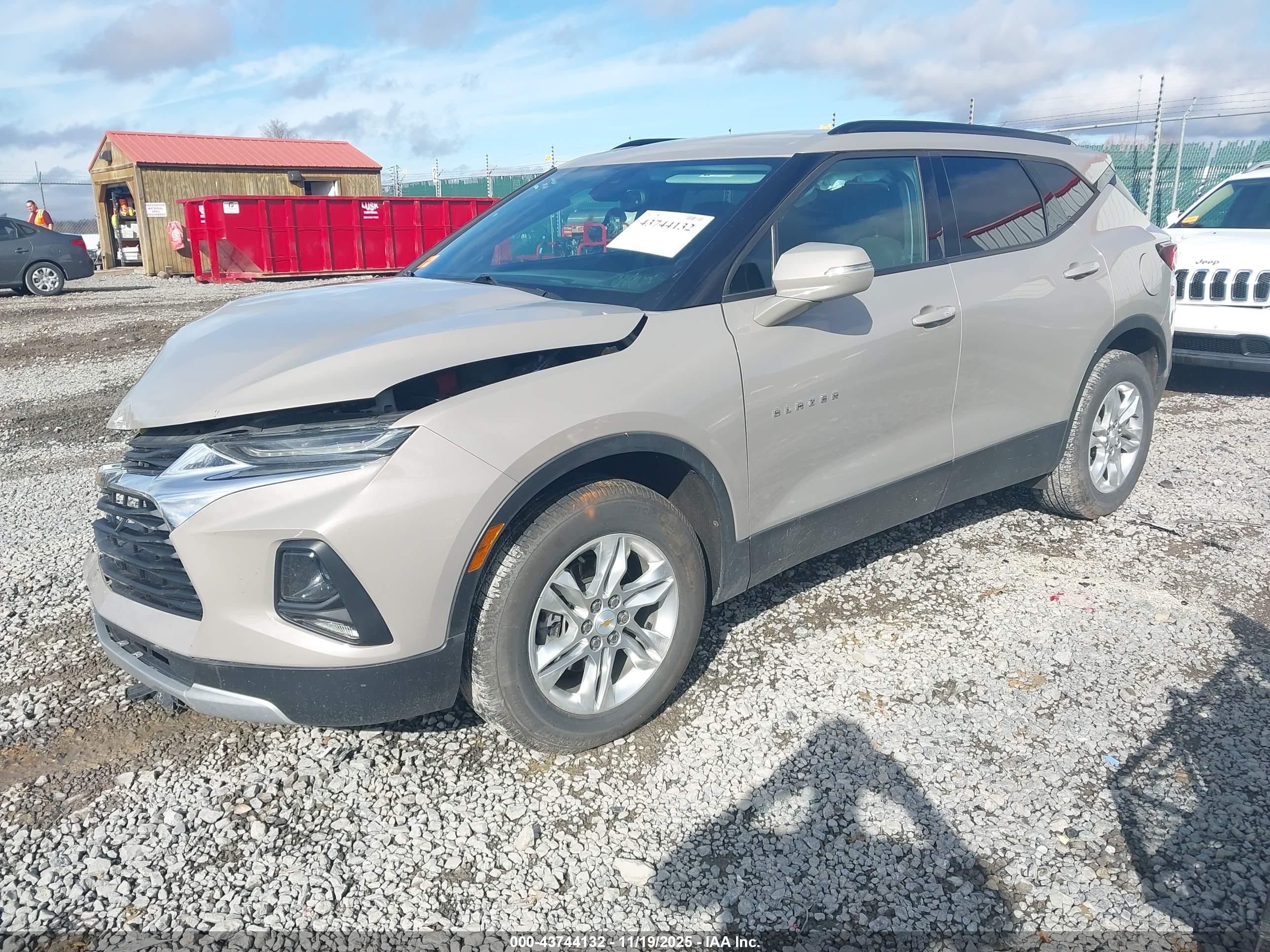 CHEVROLET BLAZER image 2