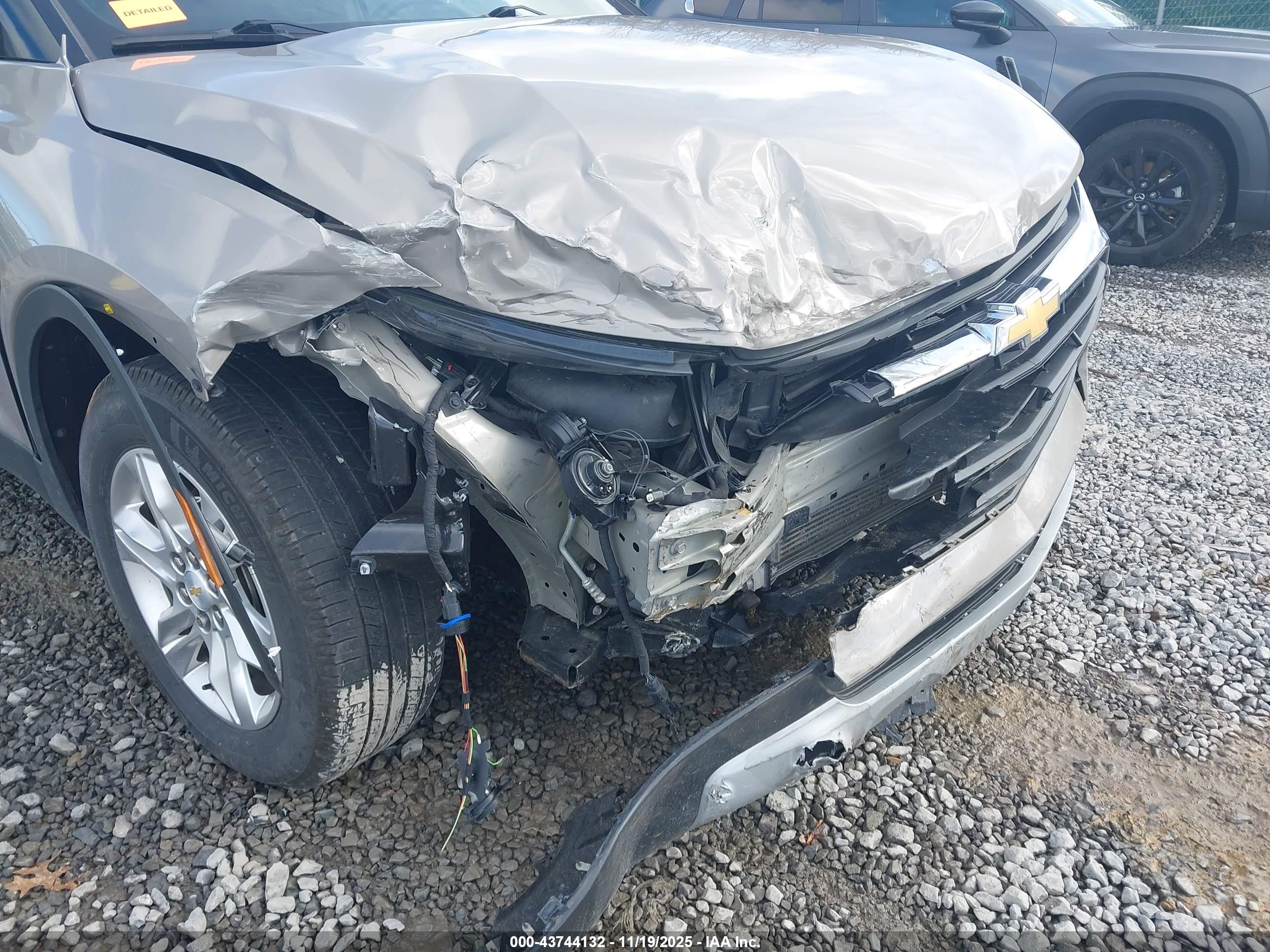 CHEVROLET BLAZER image 6