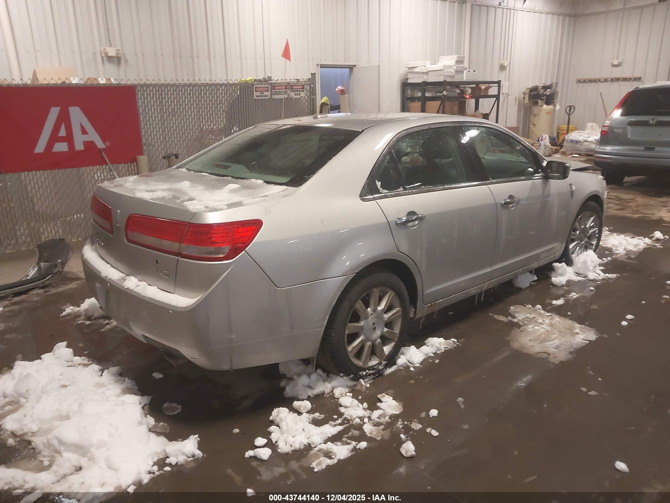LINCOLN MKZ image 4