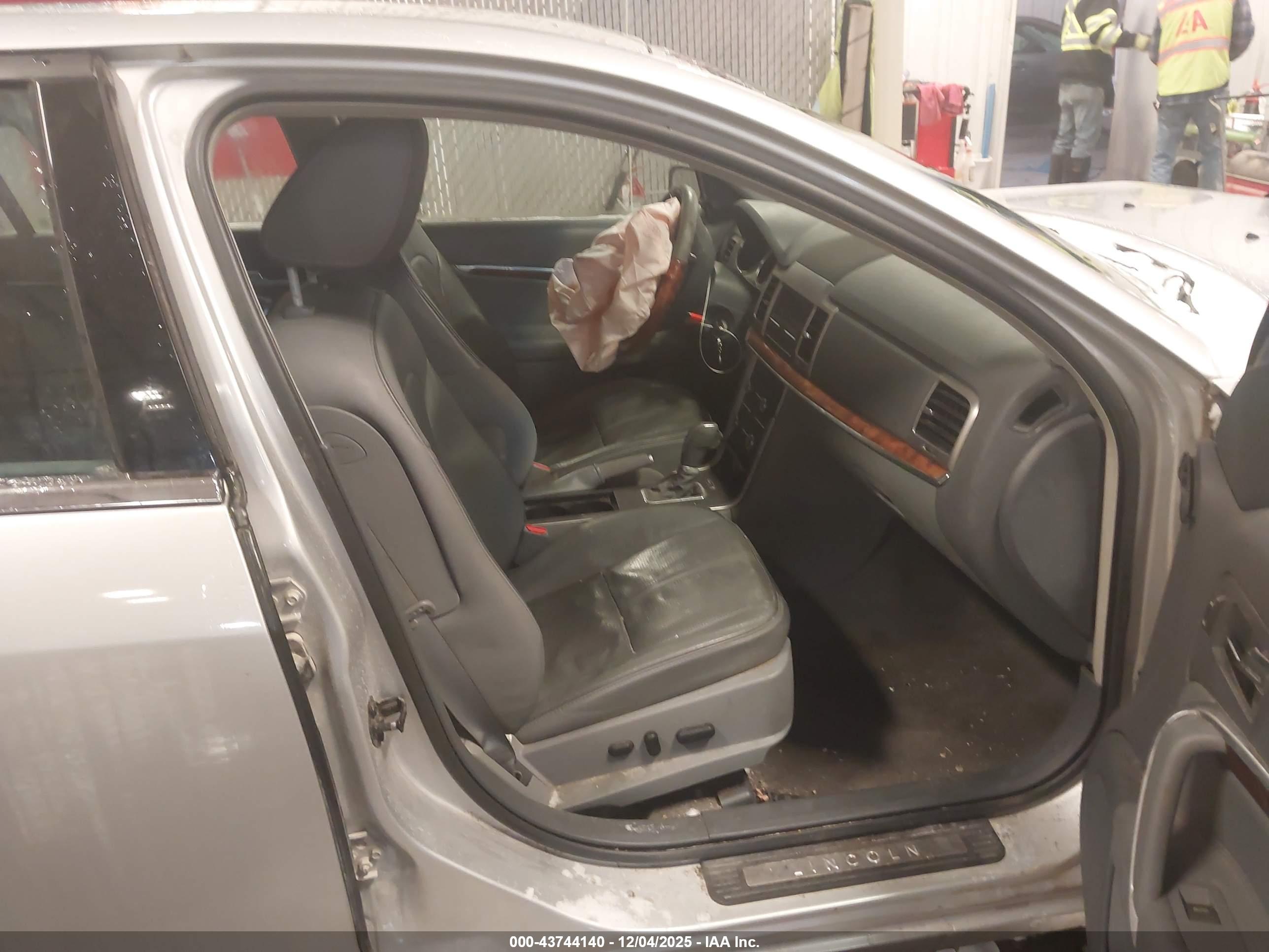 LINCOLN MKZ image 5