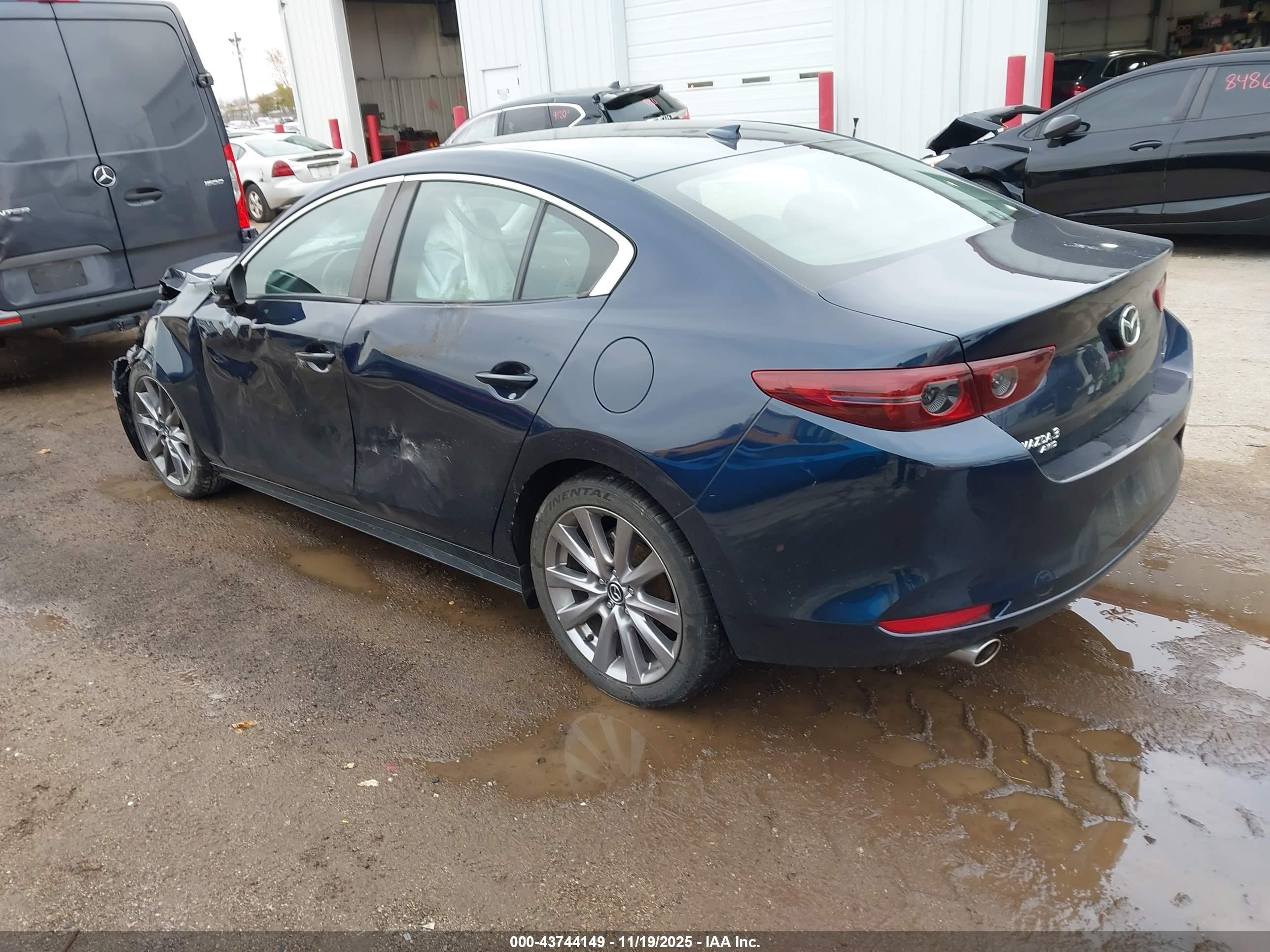 MAZDA MAZDA3 image 3