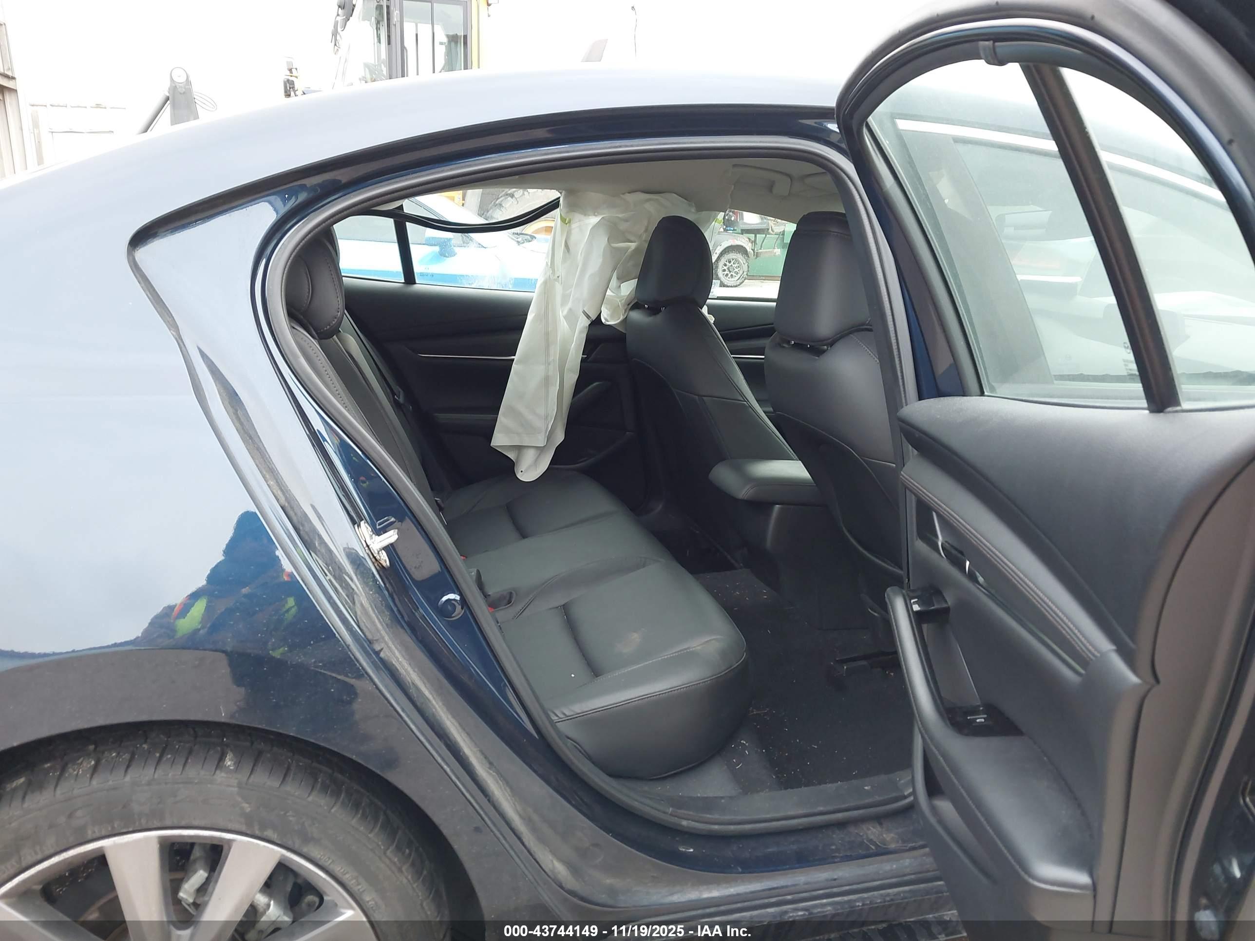 MAZDA MAZDA3 image 8
