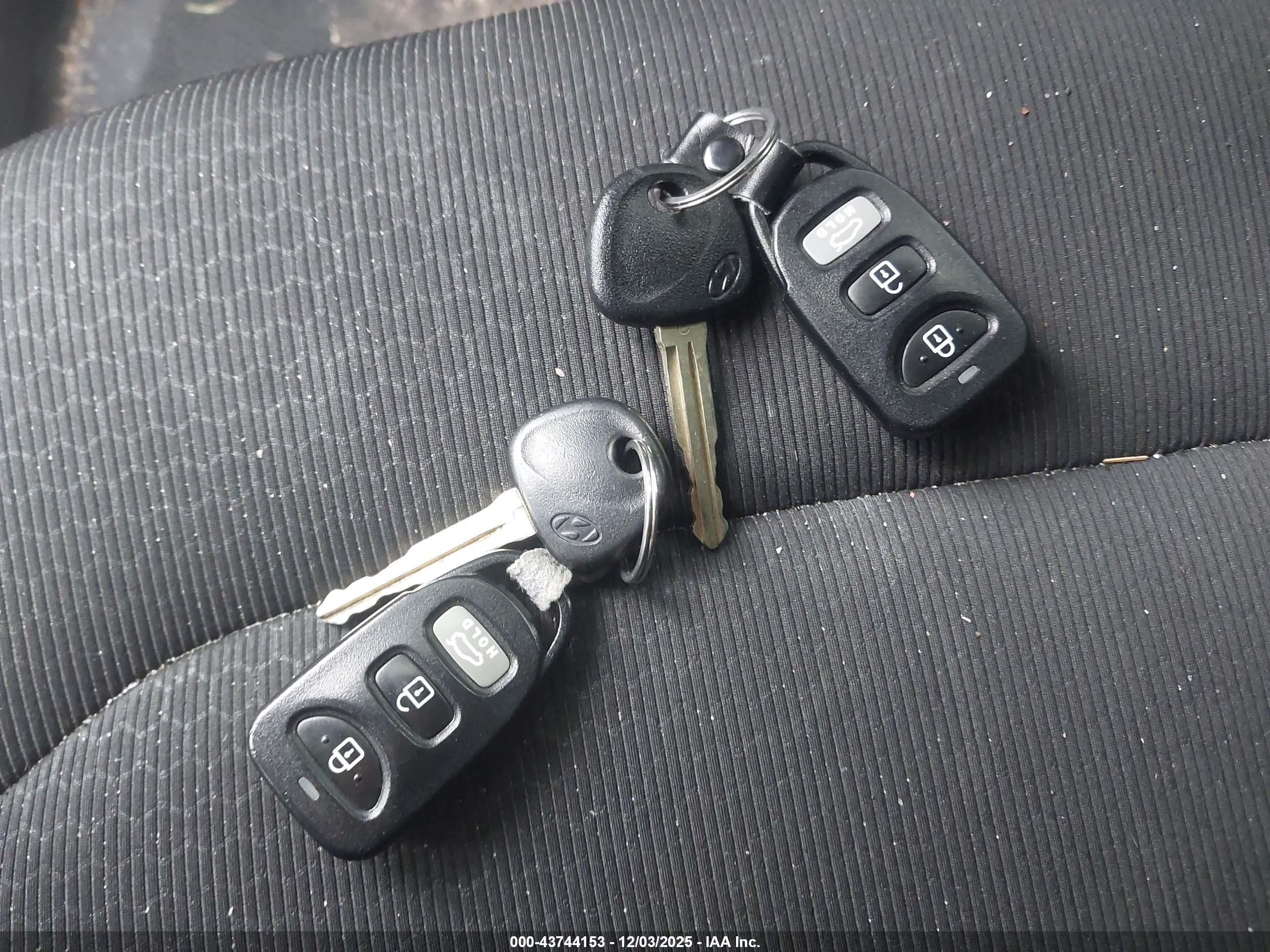 HYUNDAI ELANTRA image 11