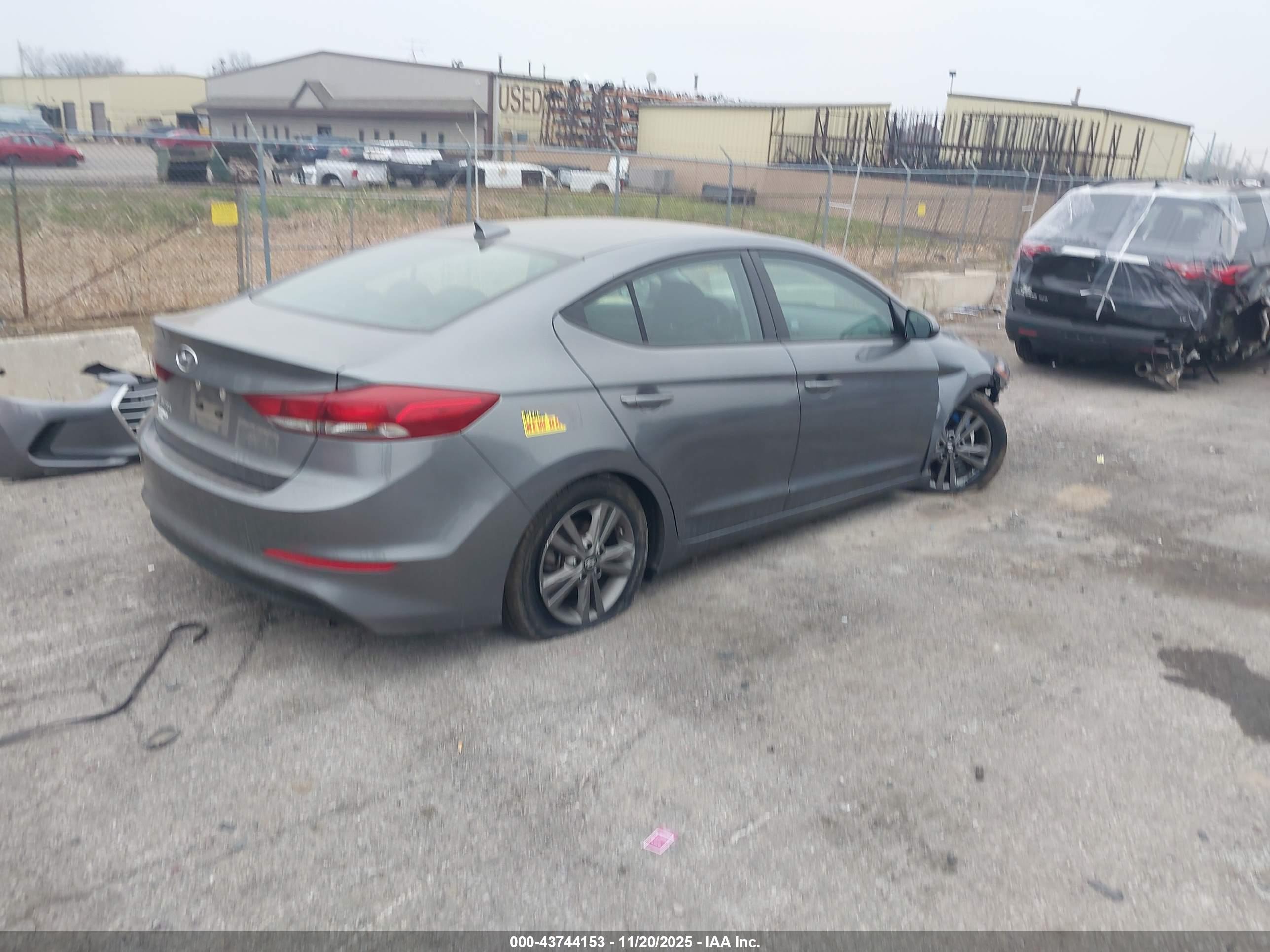 HYUNDAI ELANTRA image 4