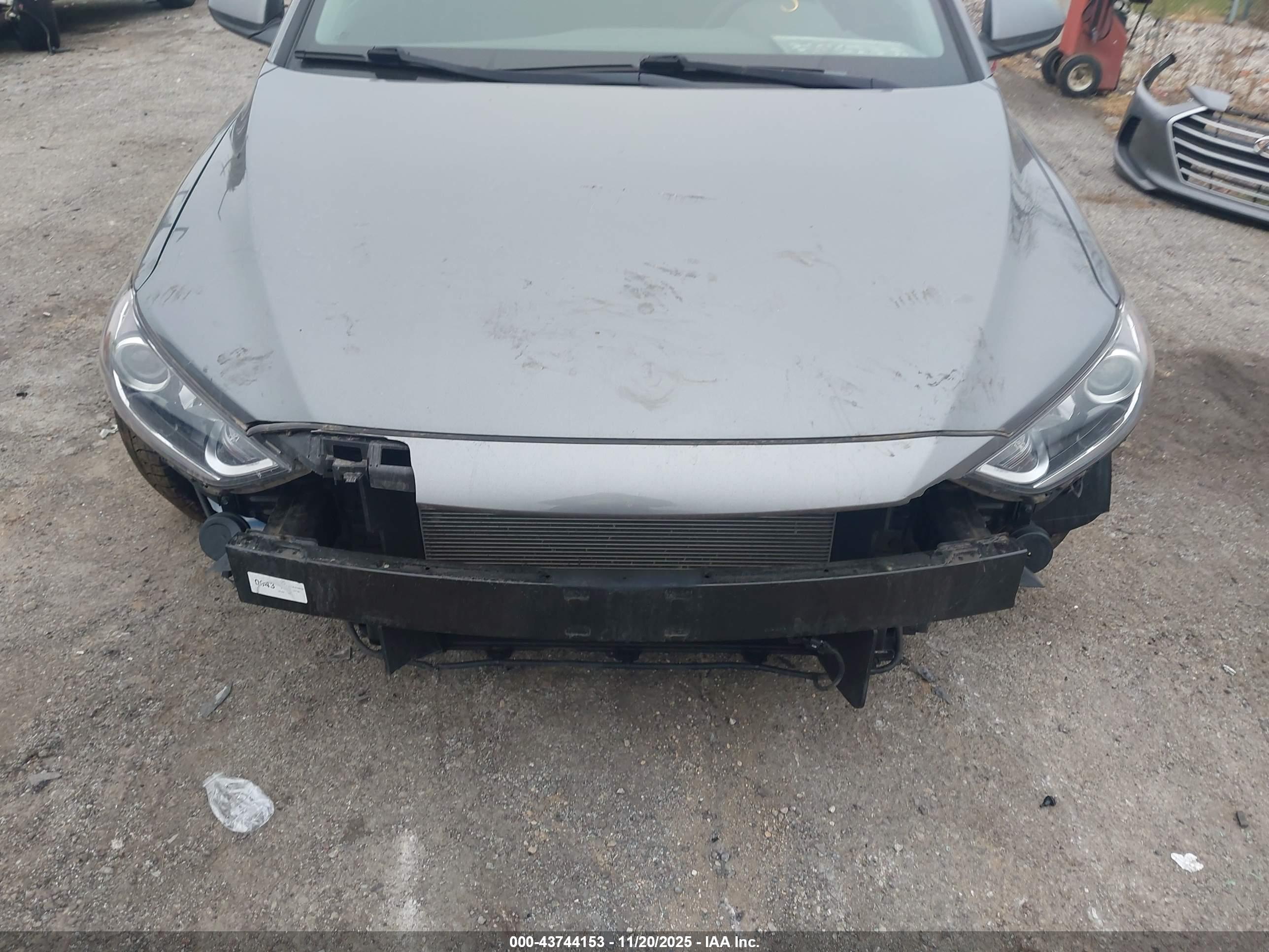 HYUNDAI ELANTRA image 6