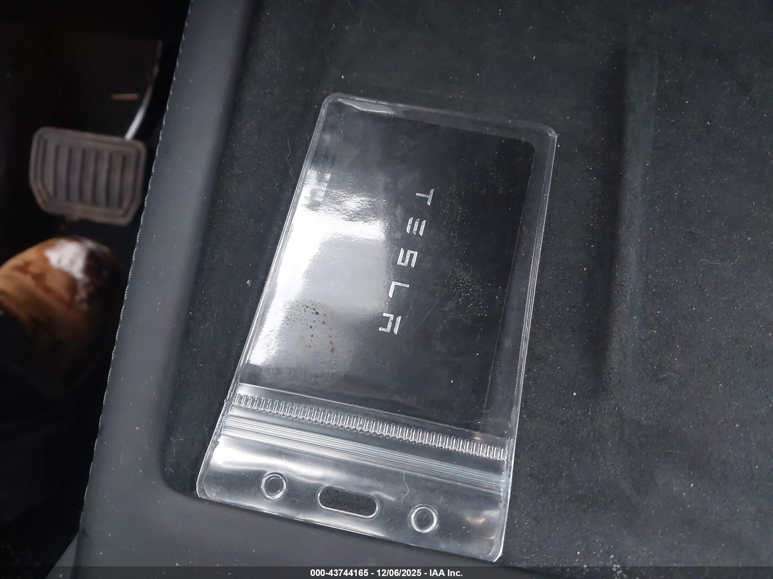 TESLA MODEL image 11