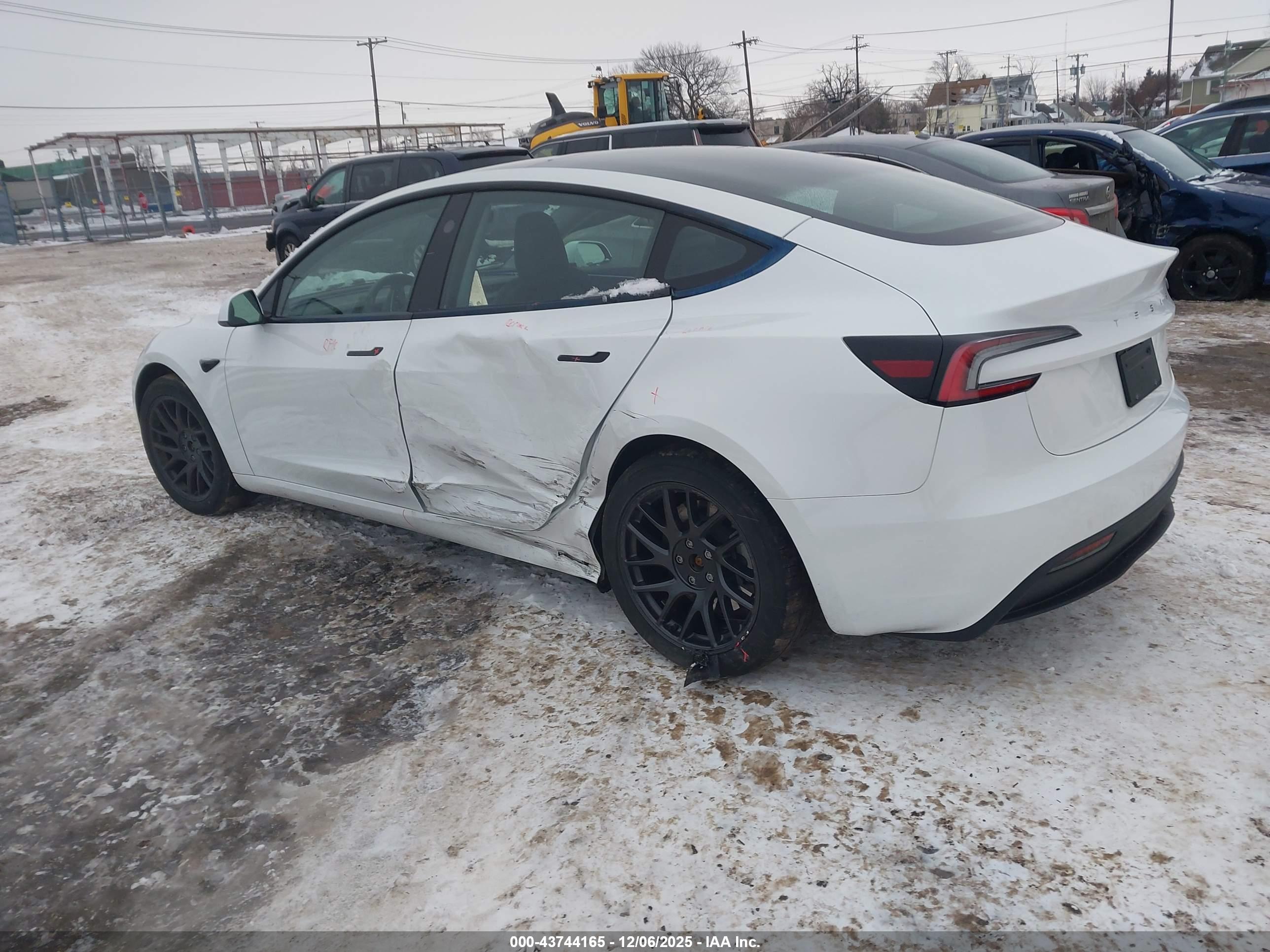 TESLA MODEL image 3