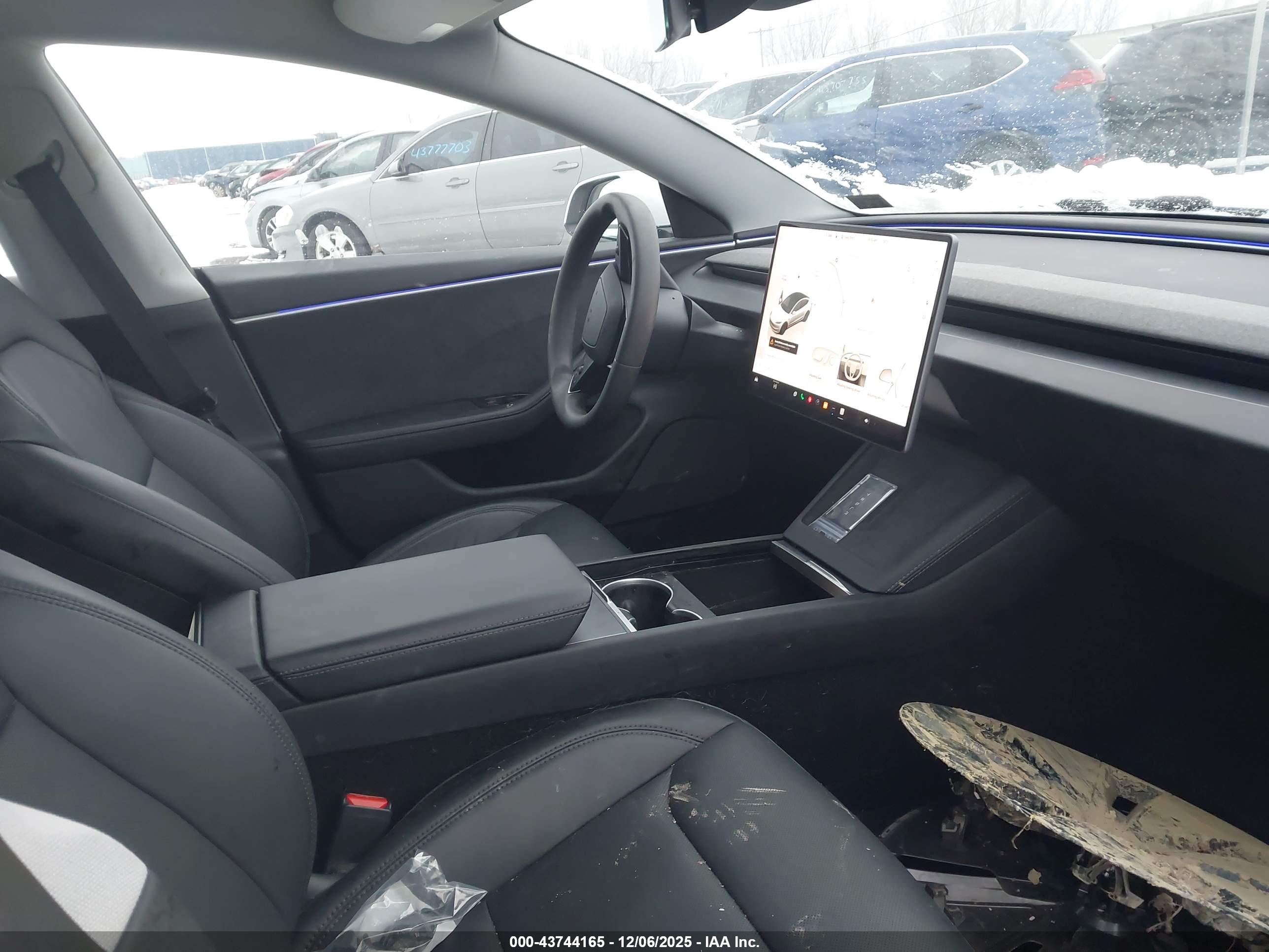 TESLA MODEL image 5