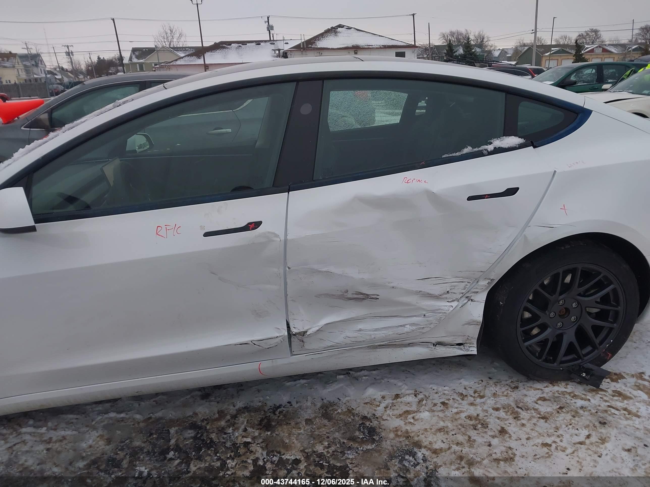 TESLA MODEL image 6