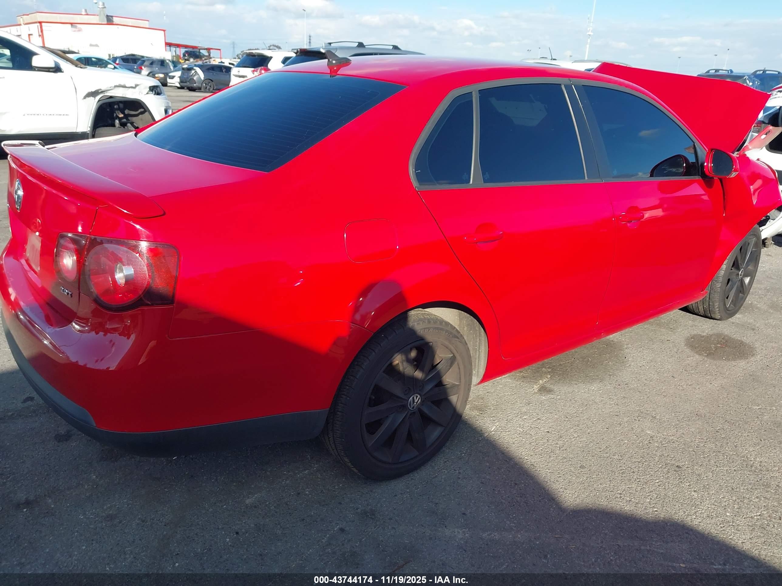VOLKSWAGEN JETTA image 4
