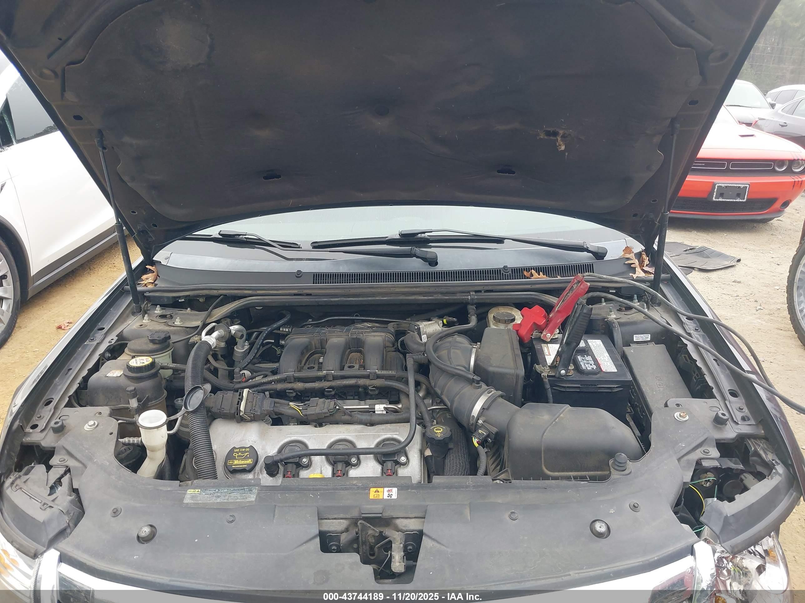 FORD TAURUS image 10