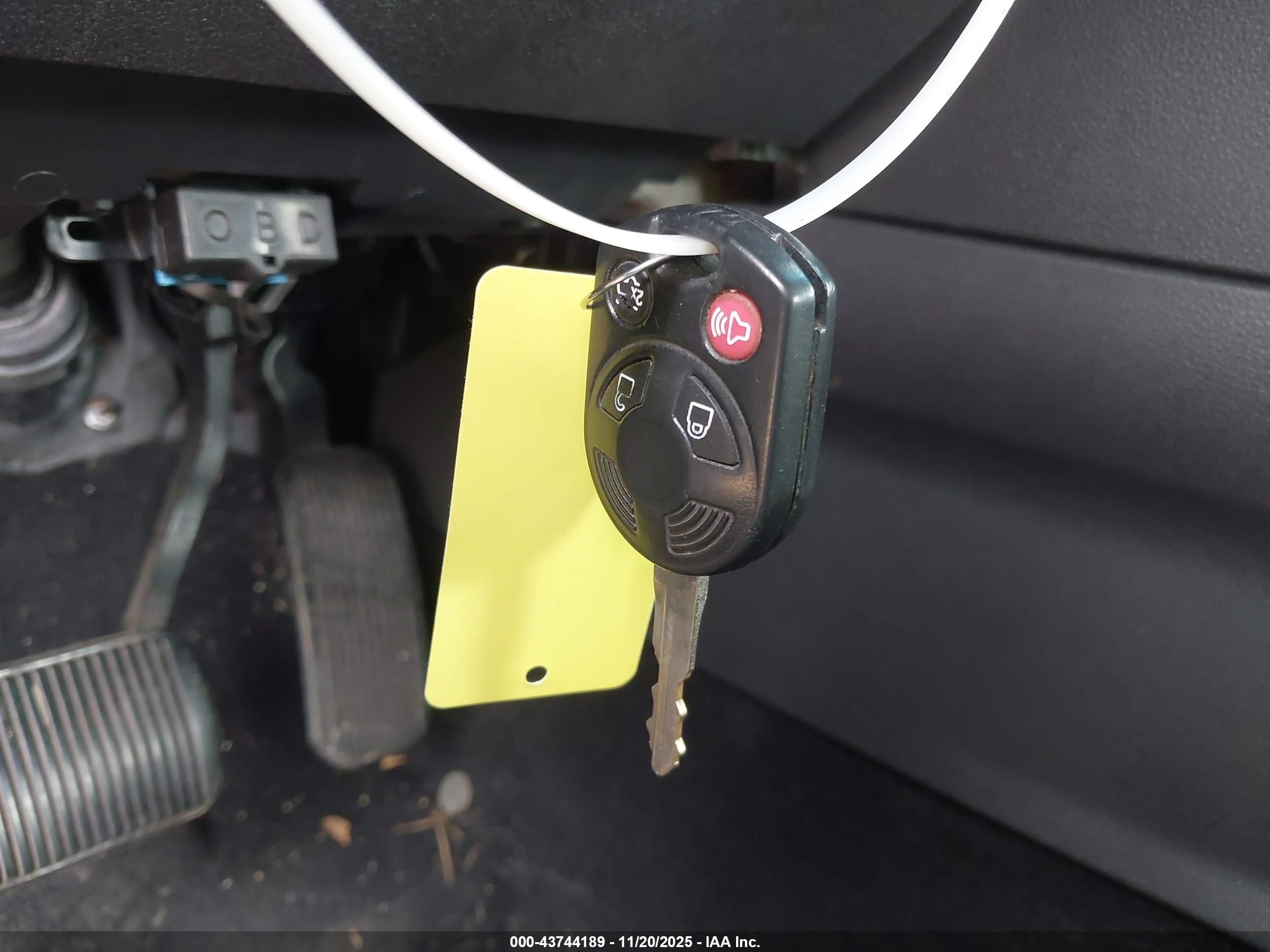 FORD TAURUS image 11