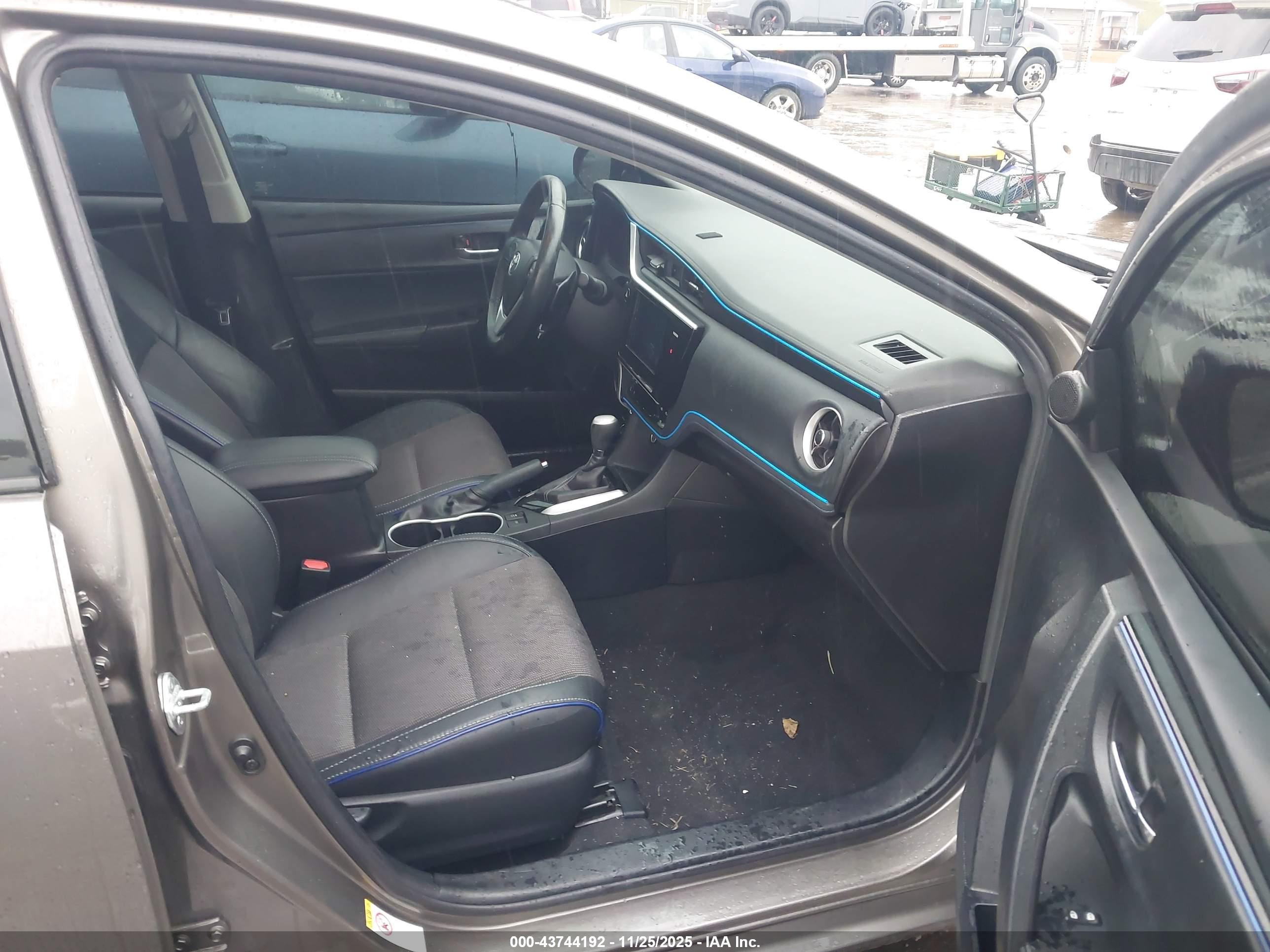 TOYOTA COROLLA image 5