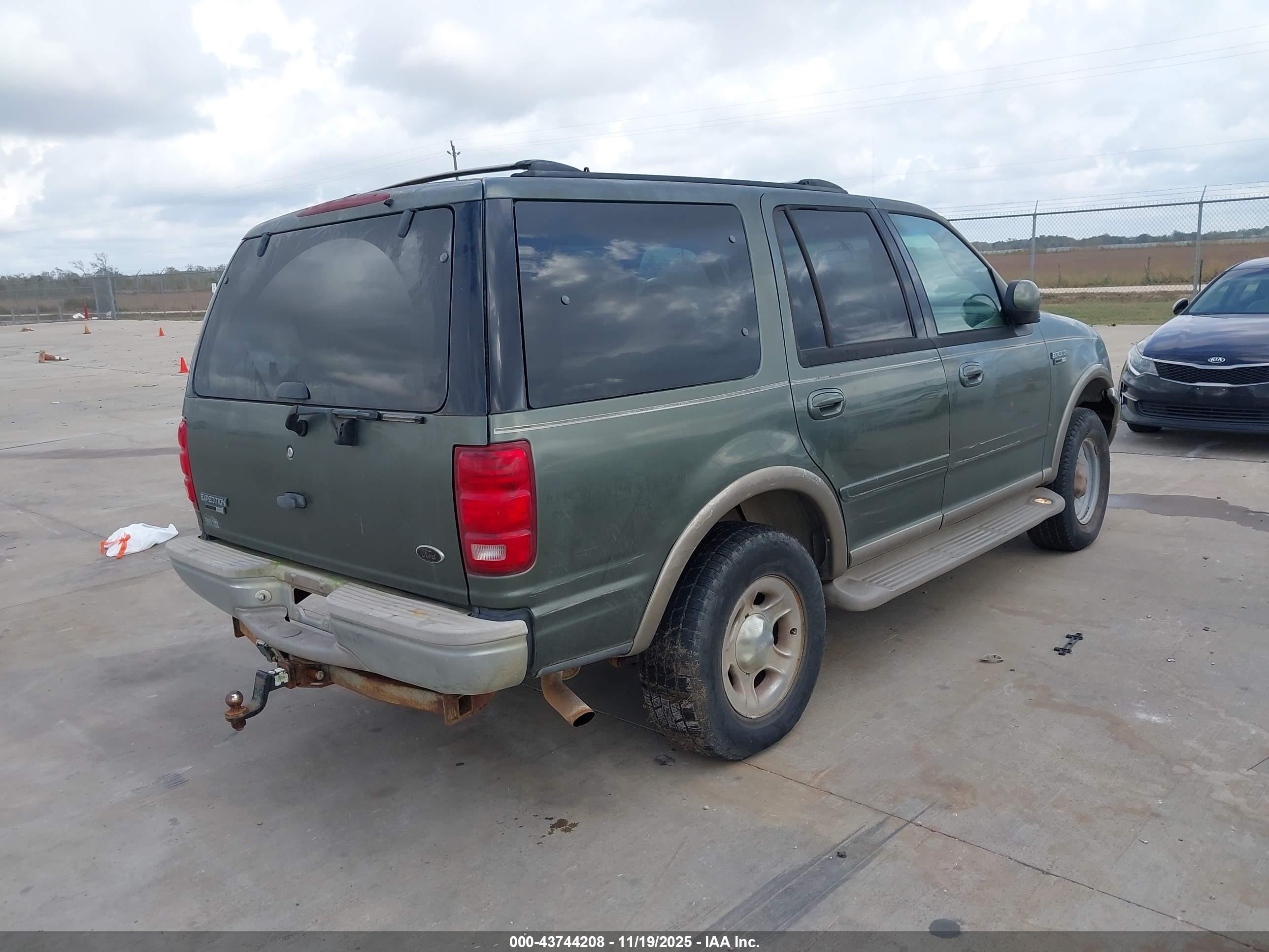 FORD EXPEDITION image 4
