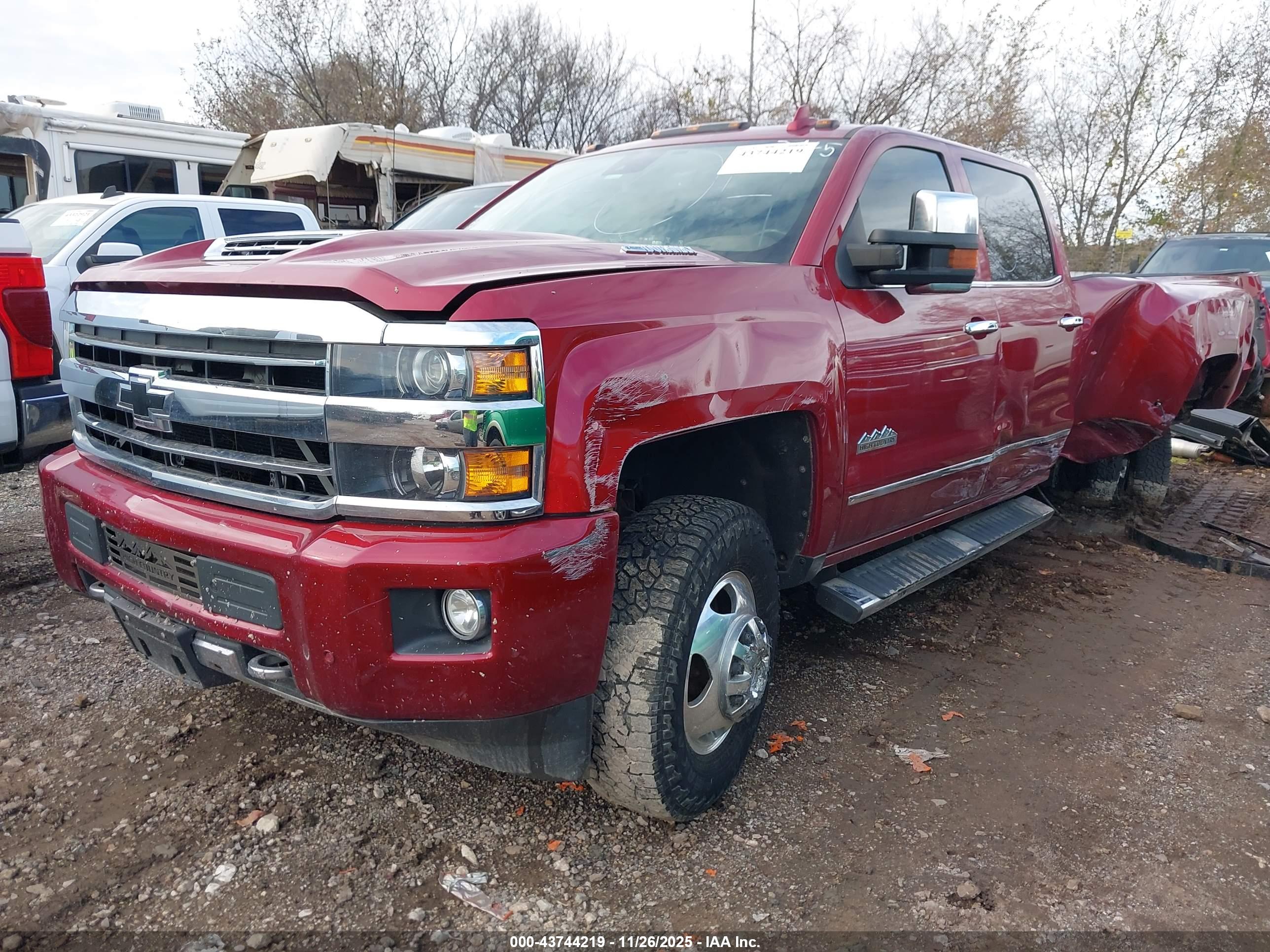 CHEVROLET SILVERADO image 2