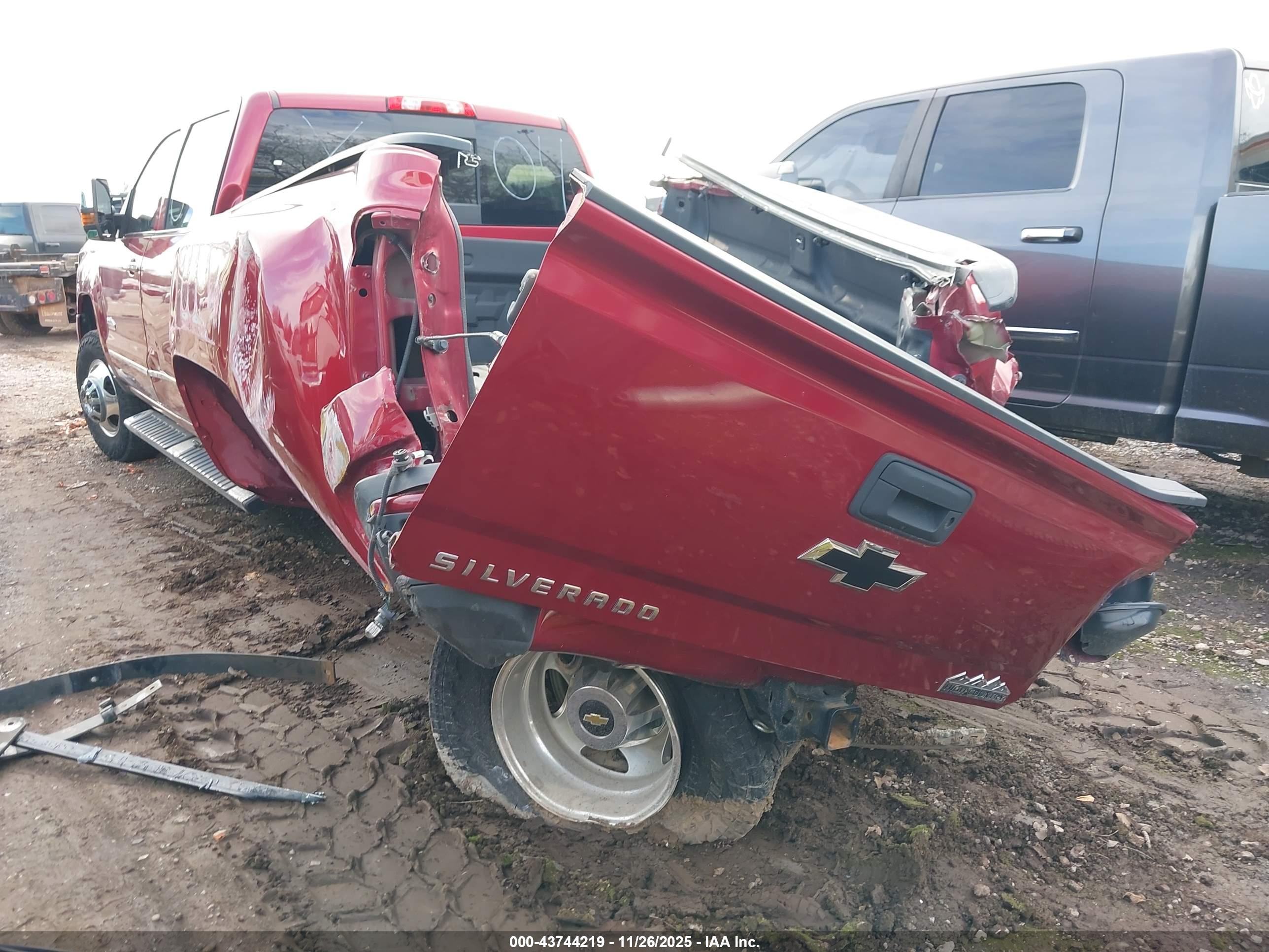 CHEVROLET SILVERADO image 3