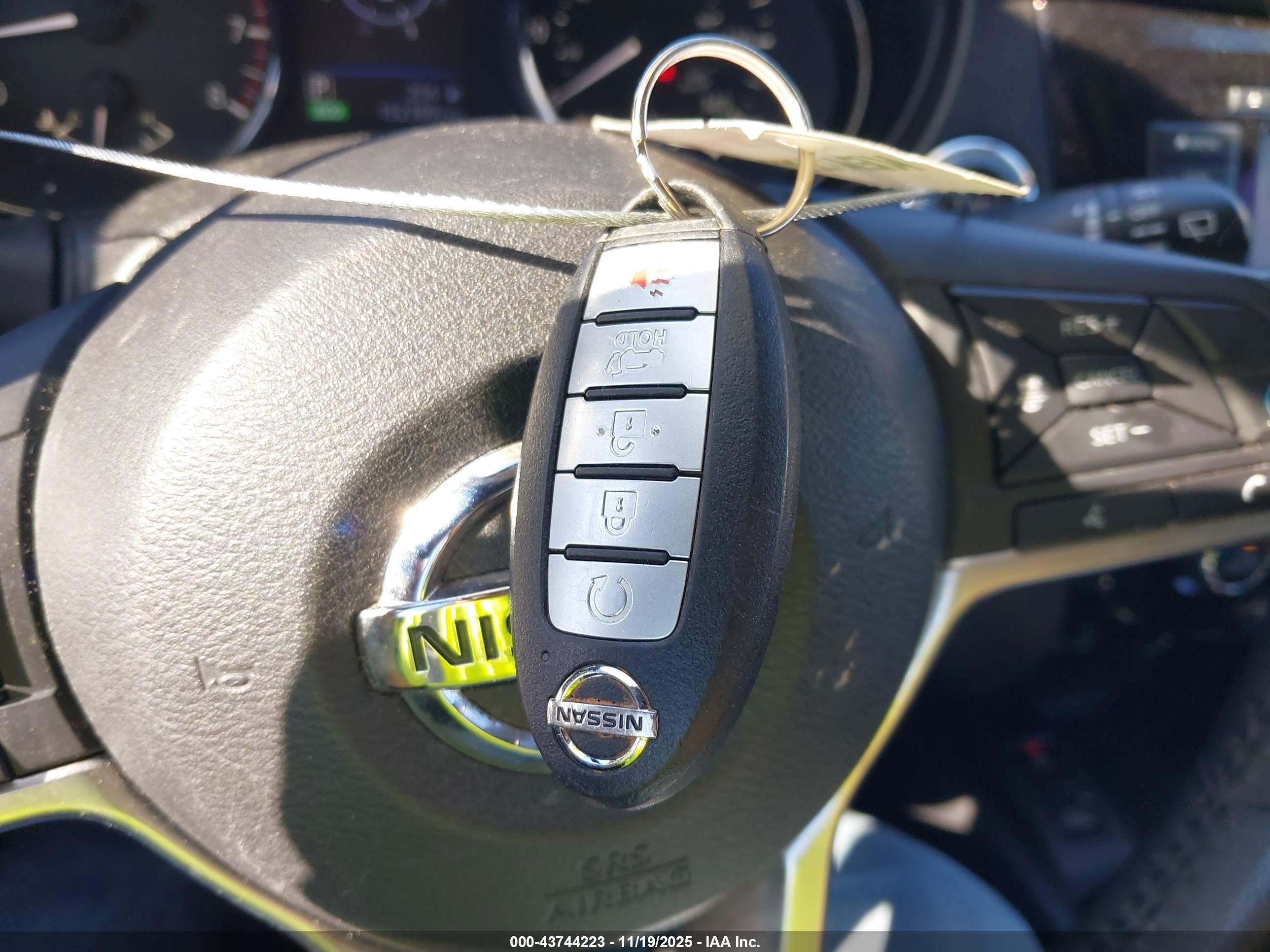 NISSAN ROGUE image 11