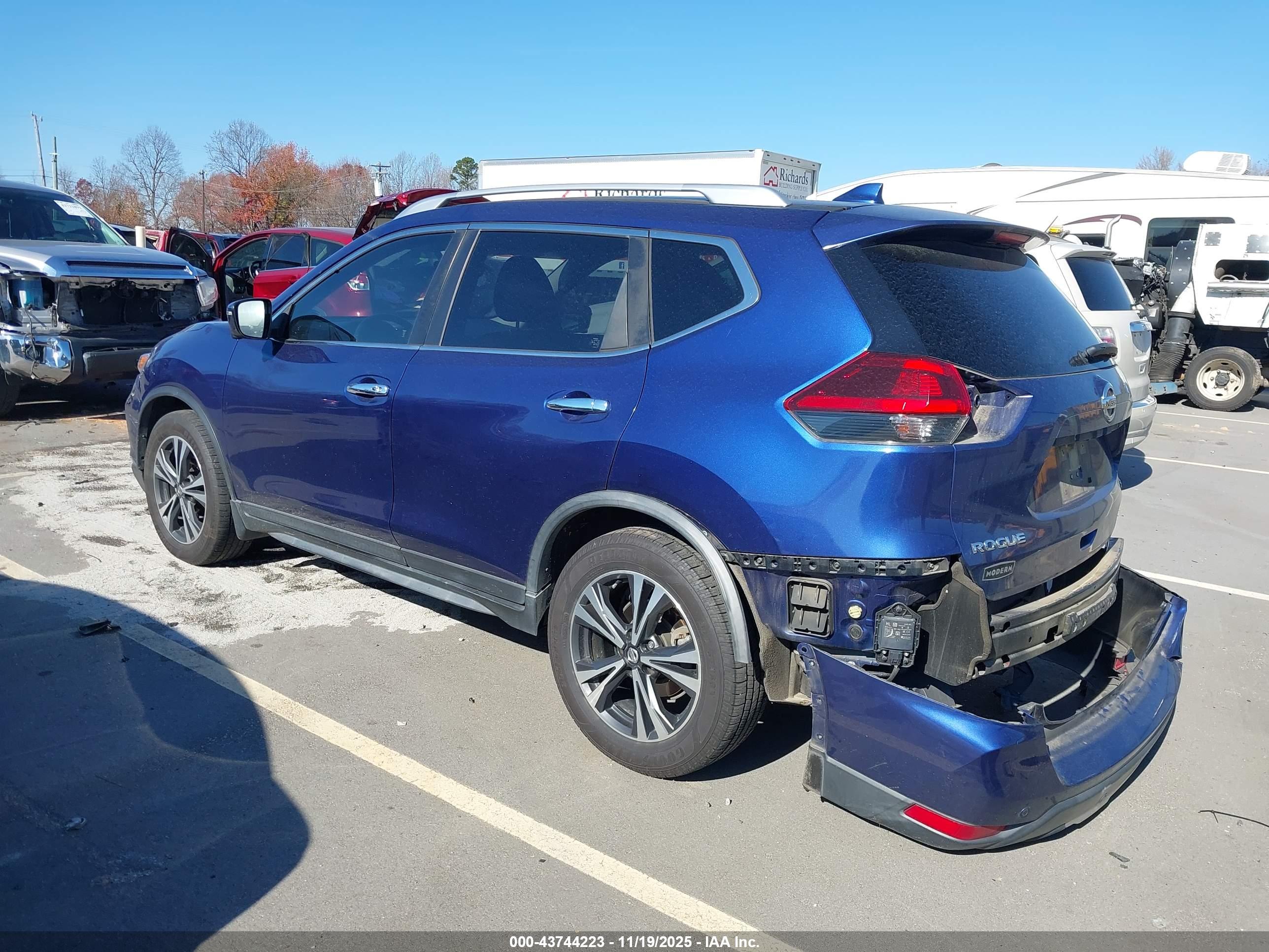 NISSAN ROGUE image 3