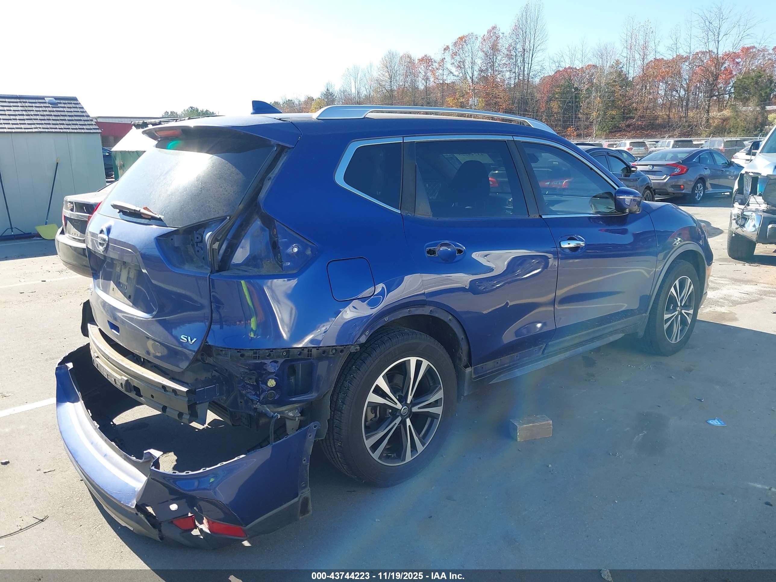 NISSAN ROGUE image 4
