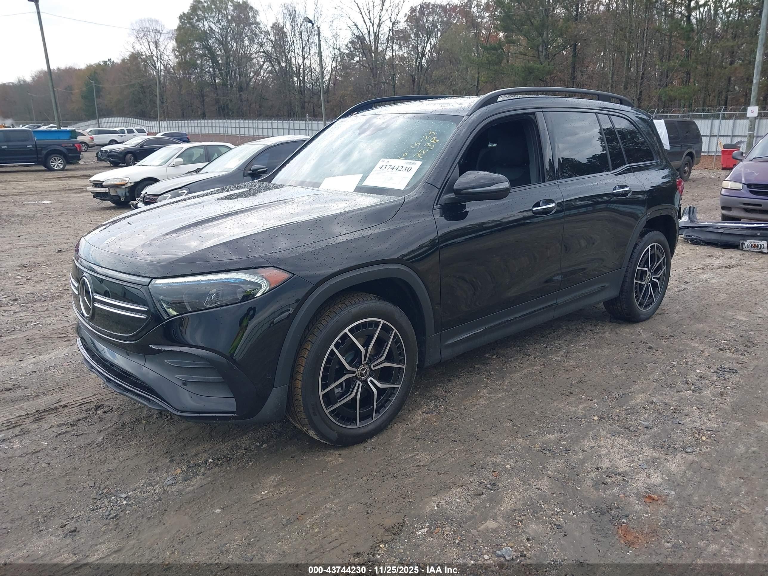 MERCEDES-BENZ EQB image 2