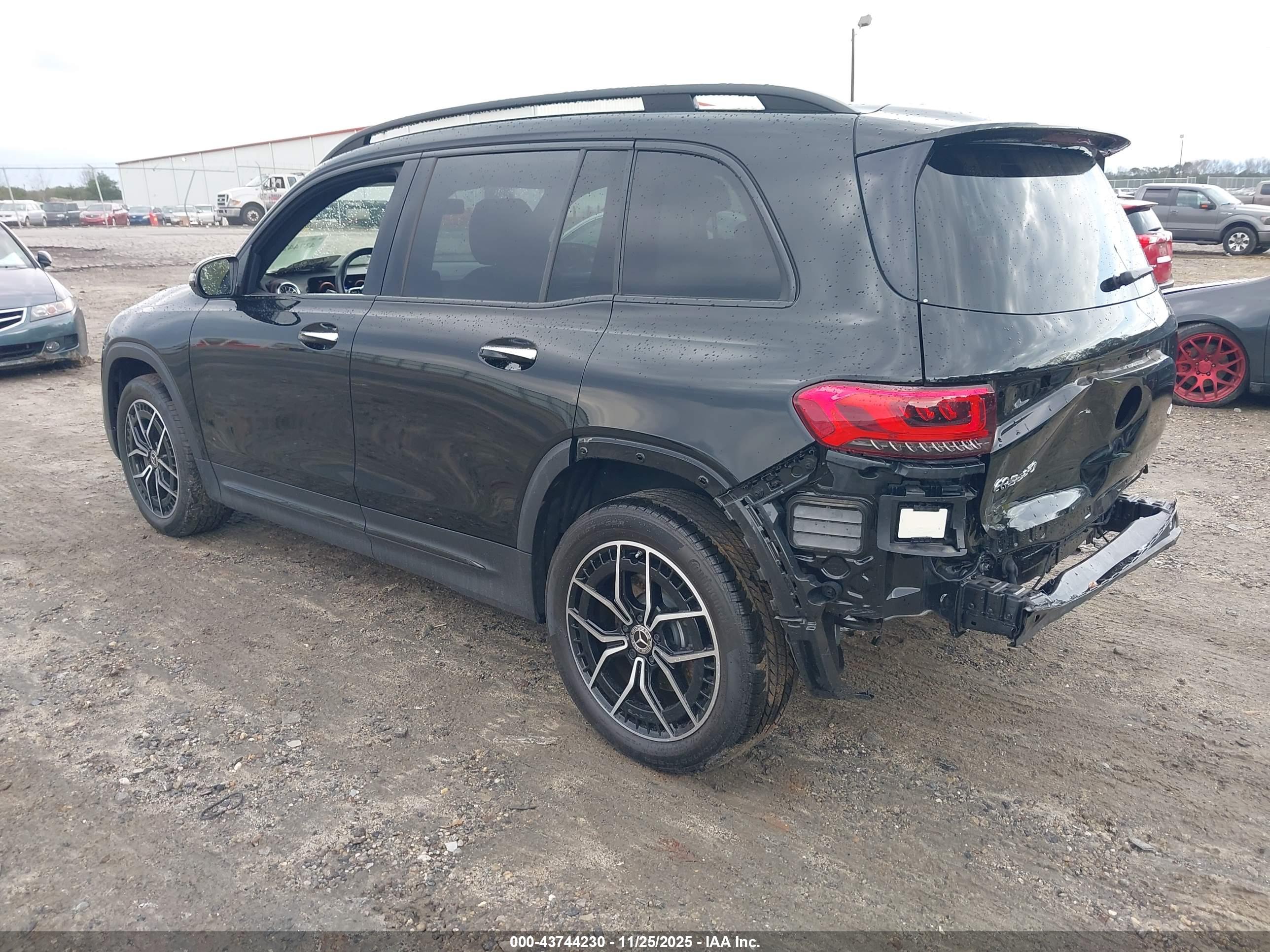 MERCEDES-BENZ EQB image 3