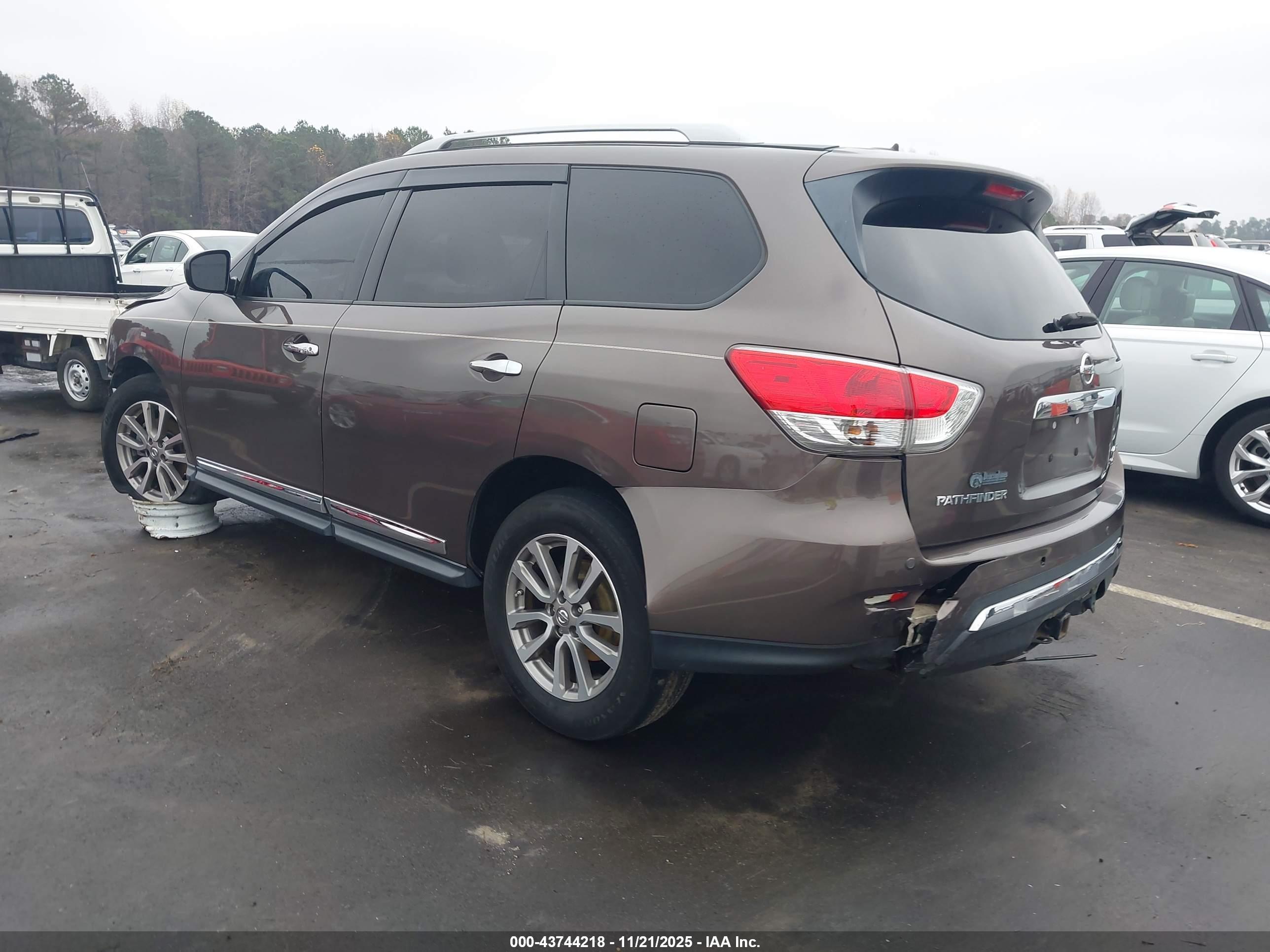 NISSAN PATHFINDER image 3