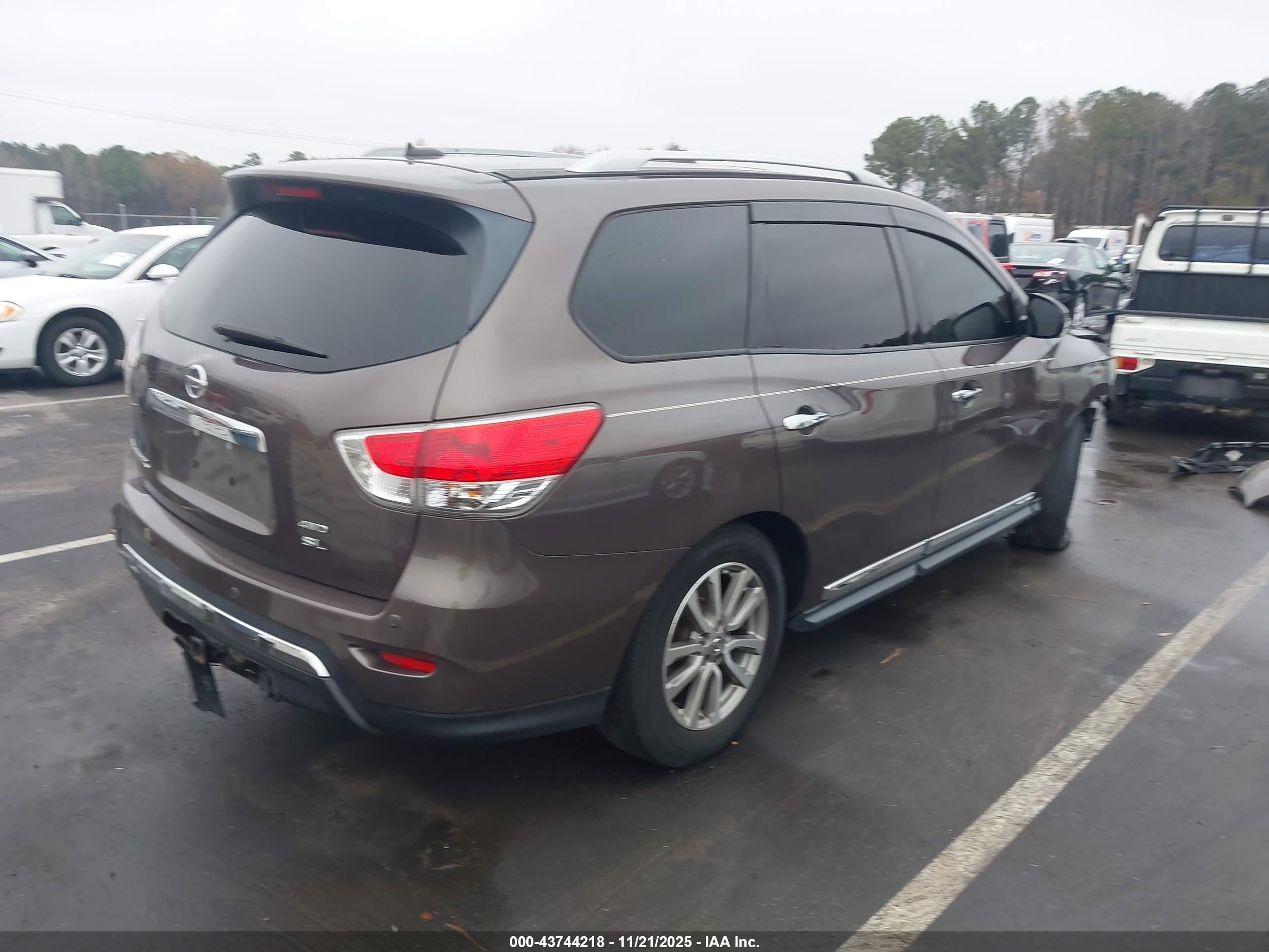 NISSAN PATHFINDER image 4